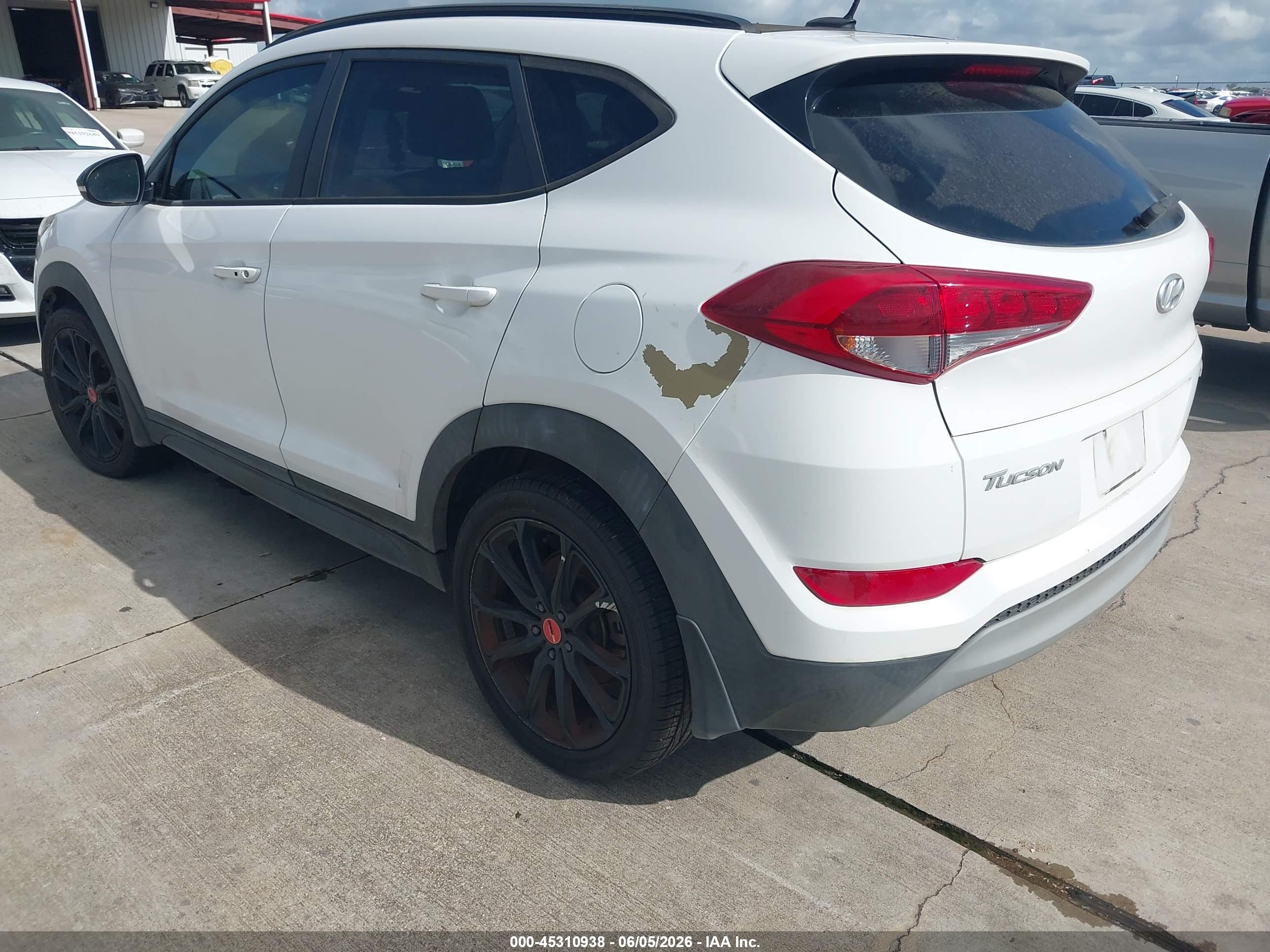 HYUNDAI TUCSON image 3