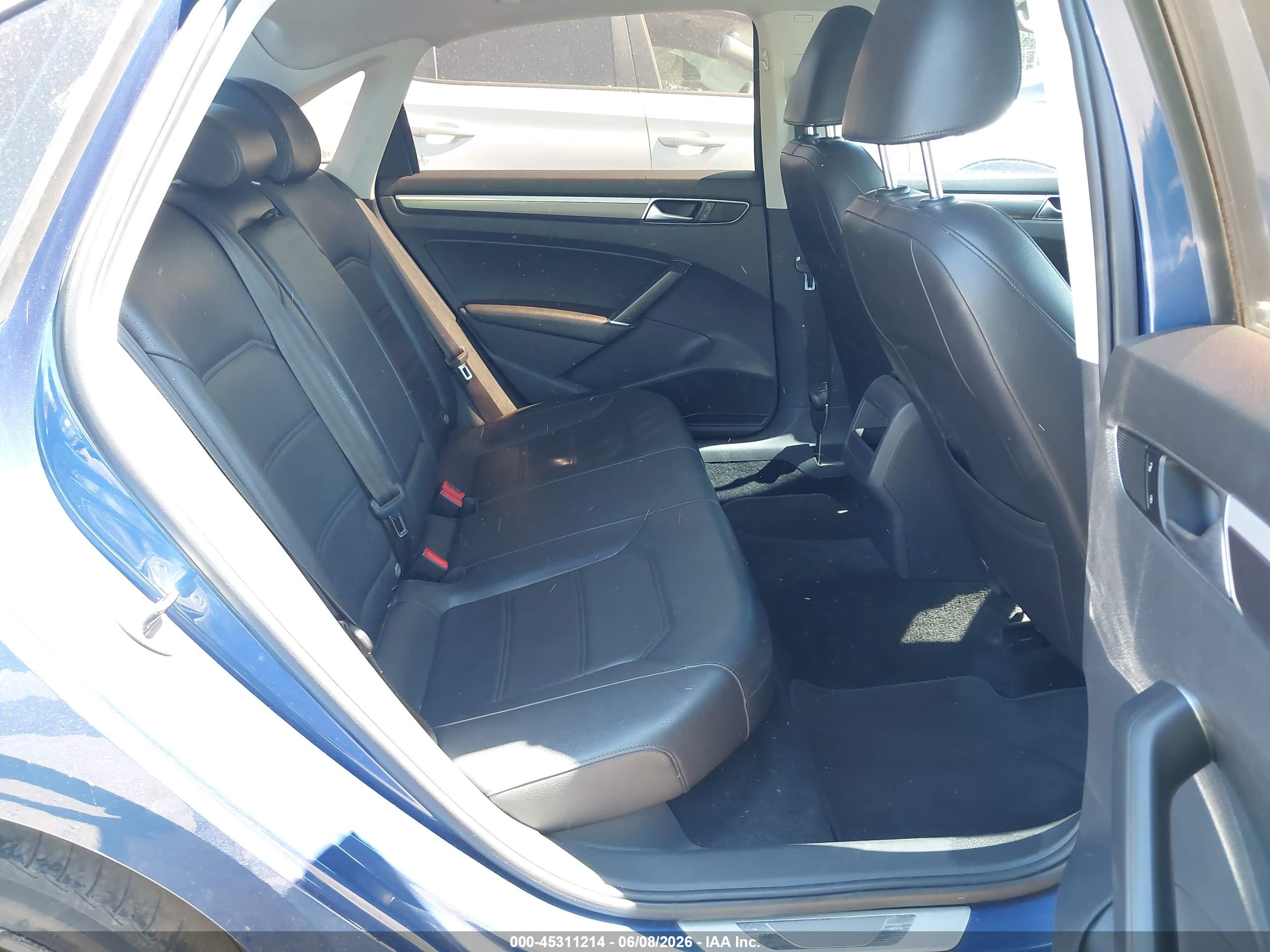 VOLKSWAGEN PASSAT image 8