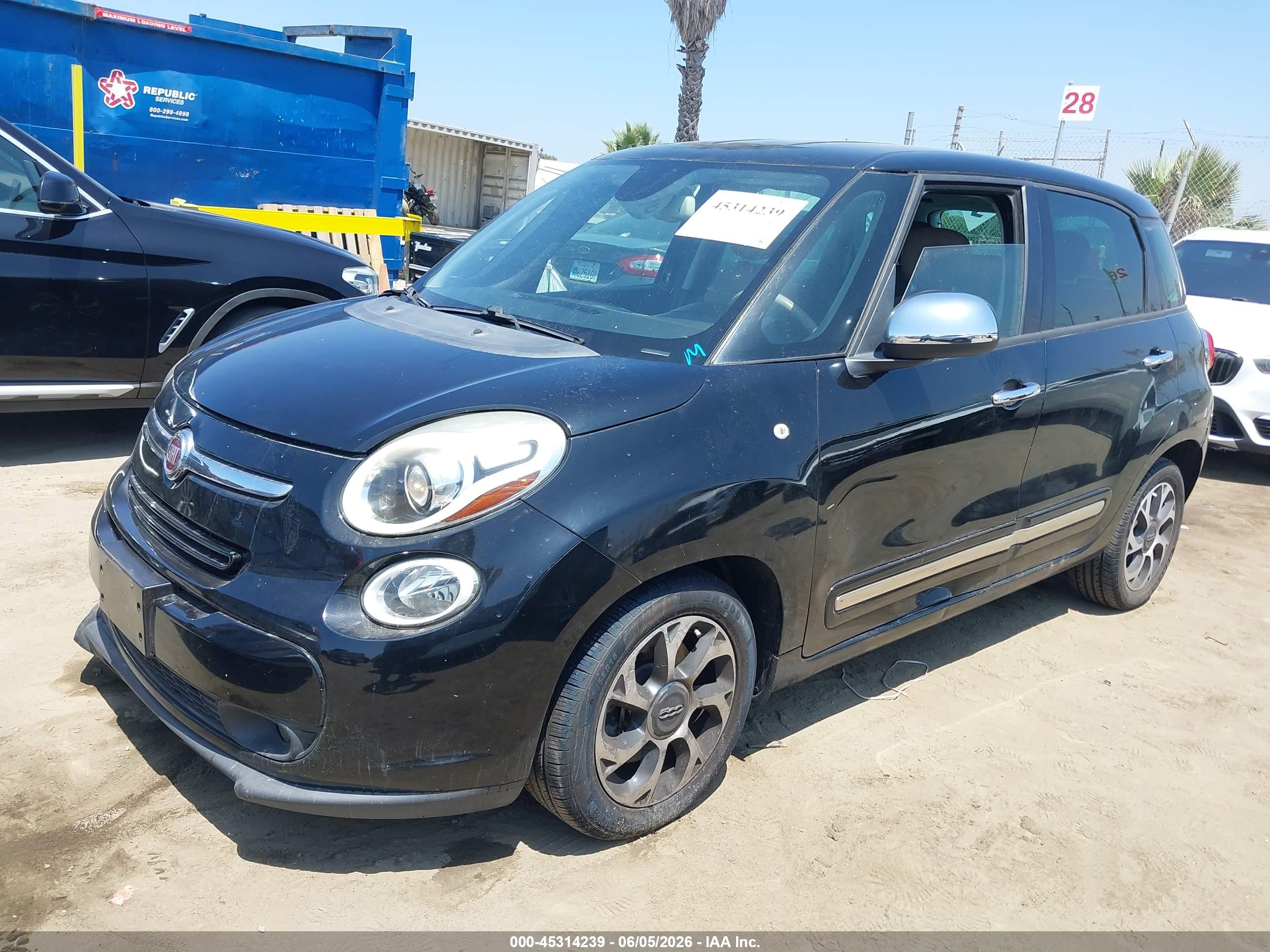 FIAT 500L image 2