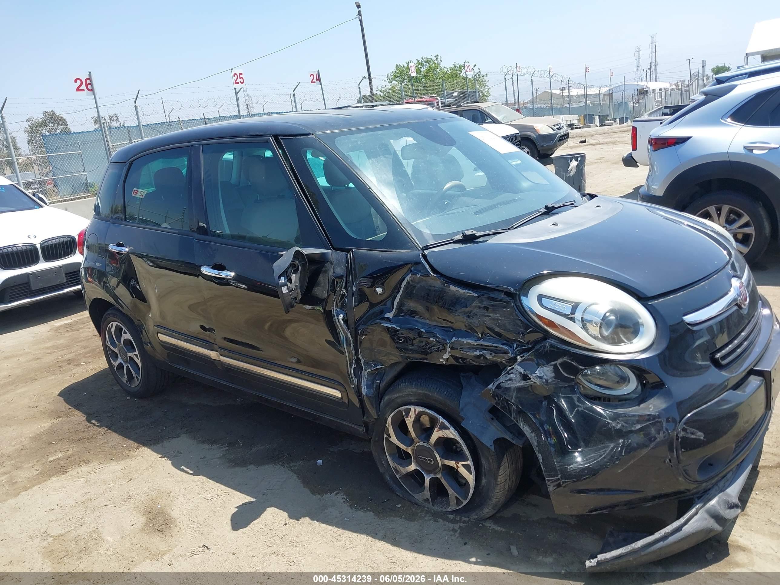 FIAT 500L image 6