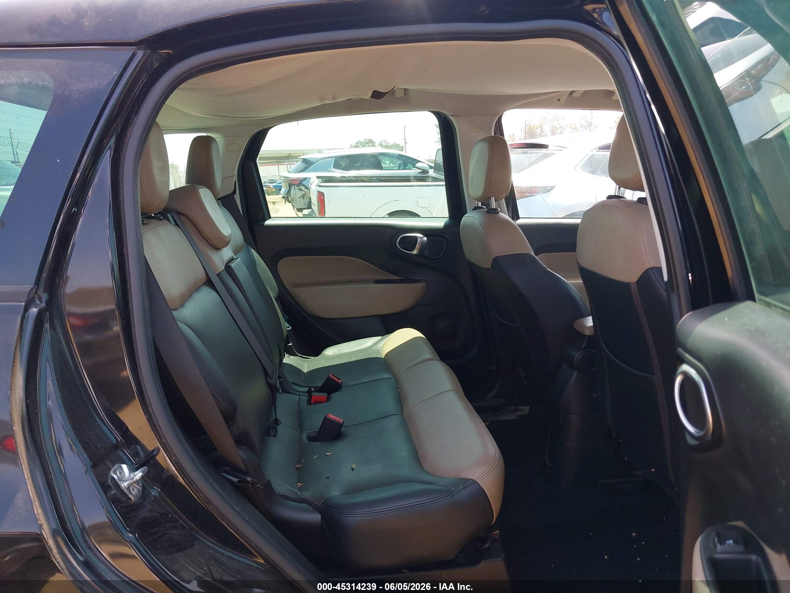 FIAT 500L image 8