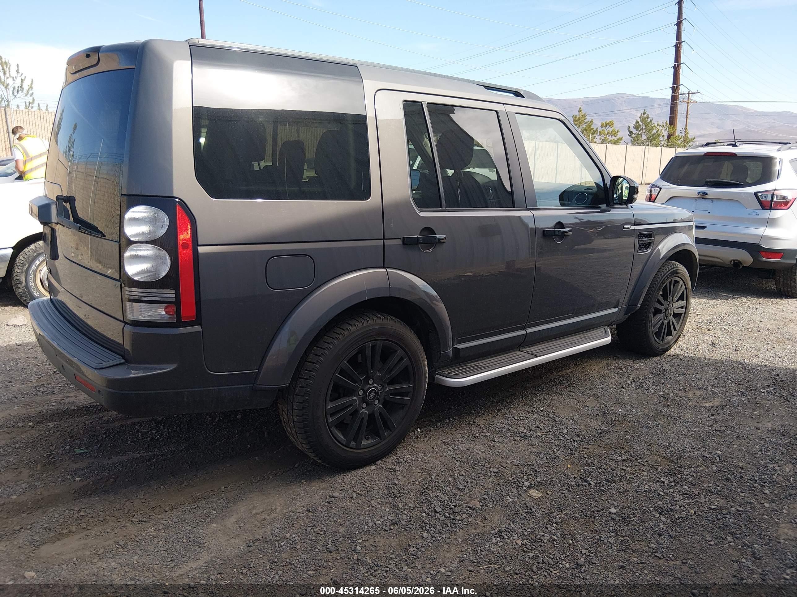 LAND ROVER image 4