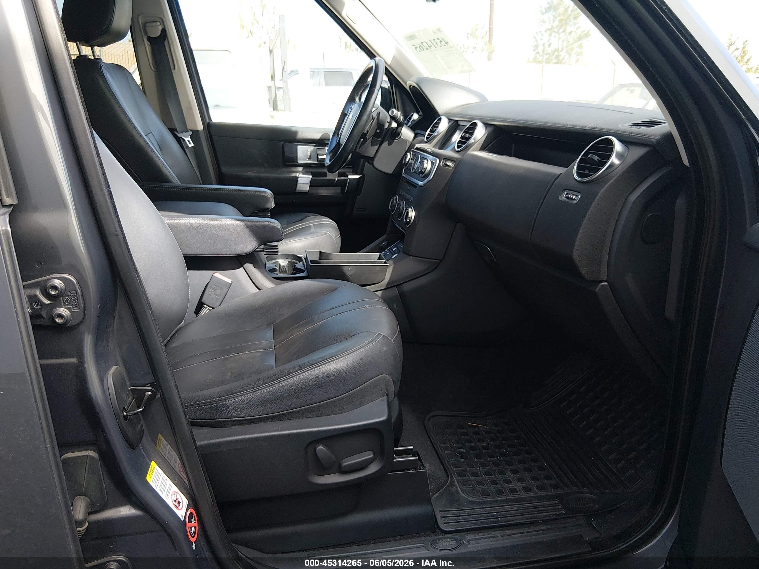 LAND ROVER image 5