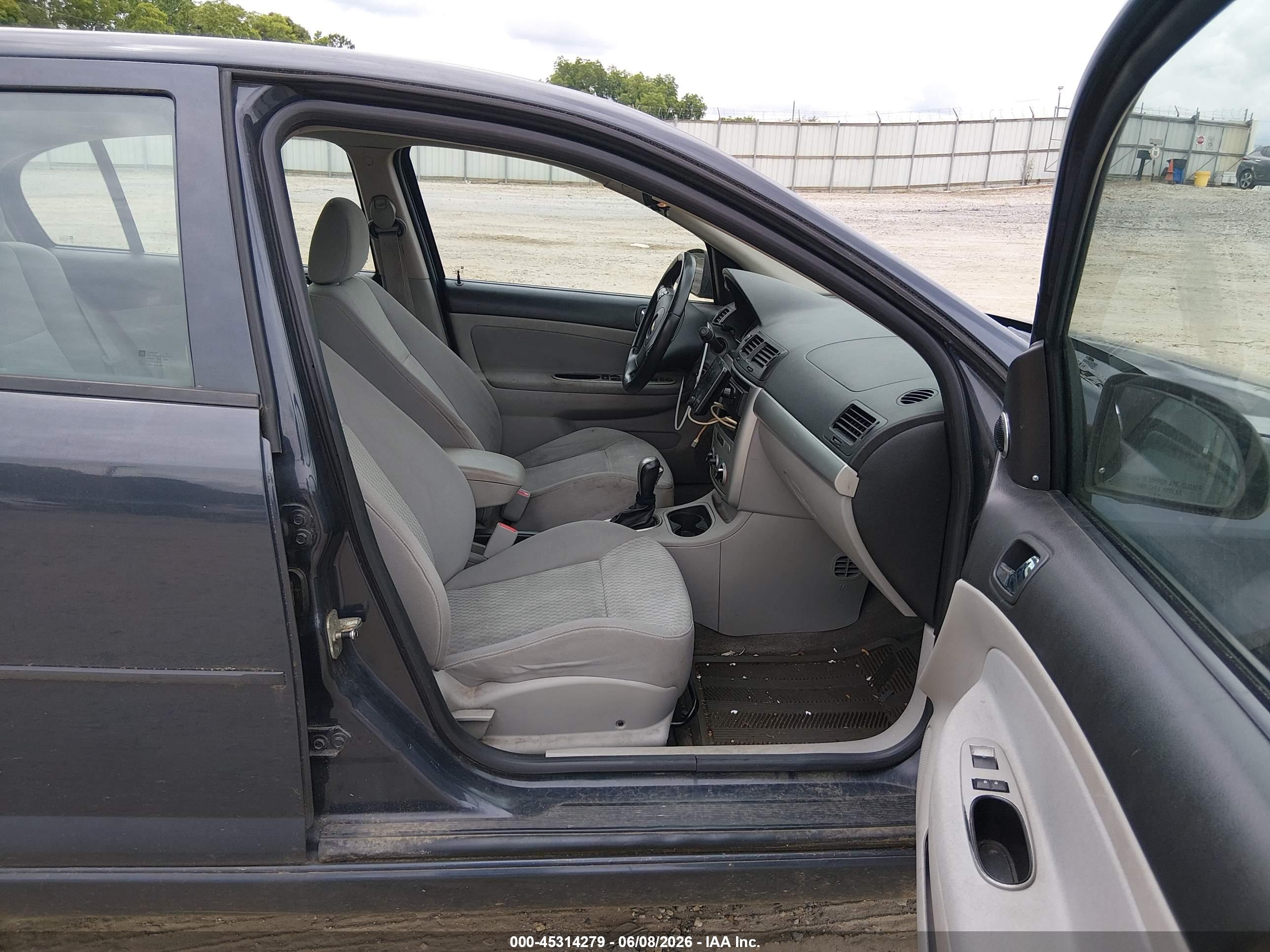 CHEVROLET COBALT image 5