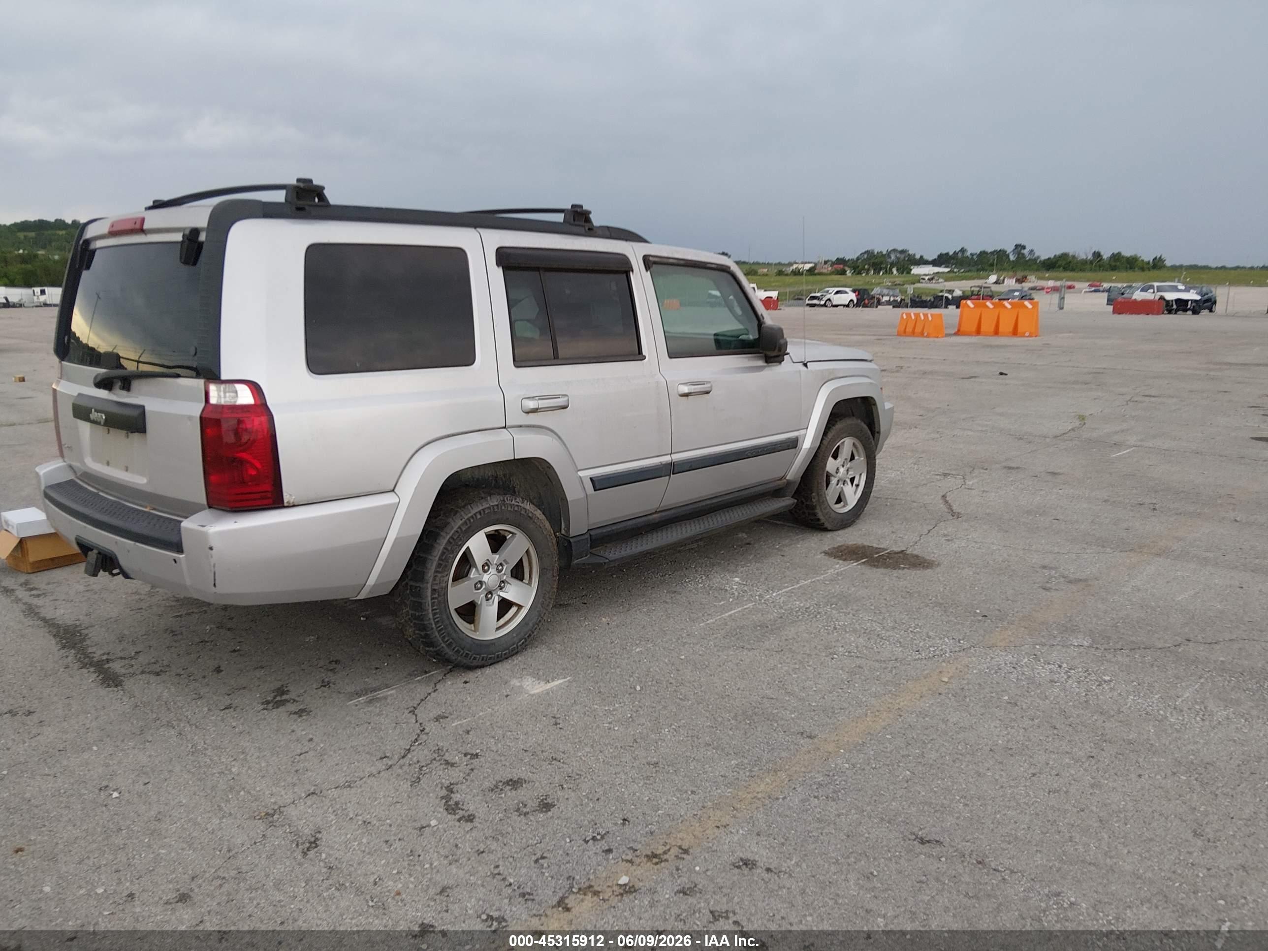 JEEP COMMANDER image 4