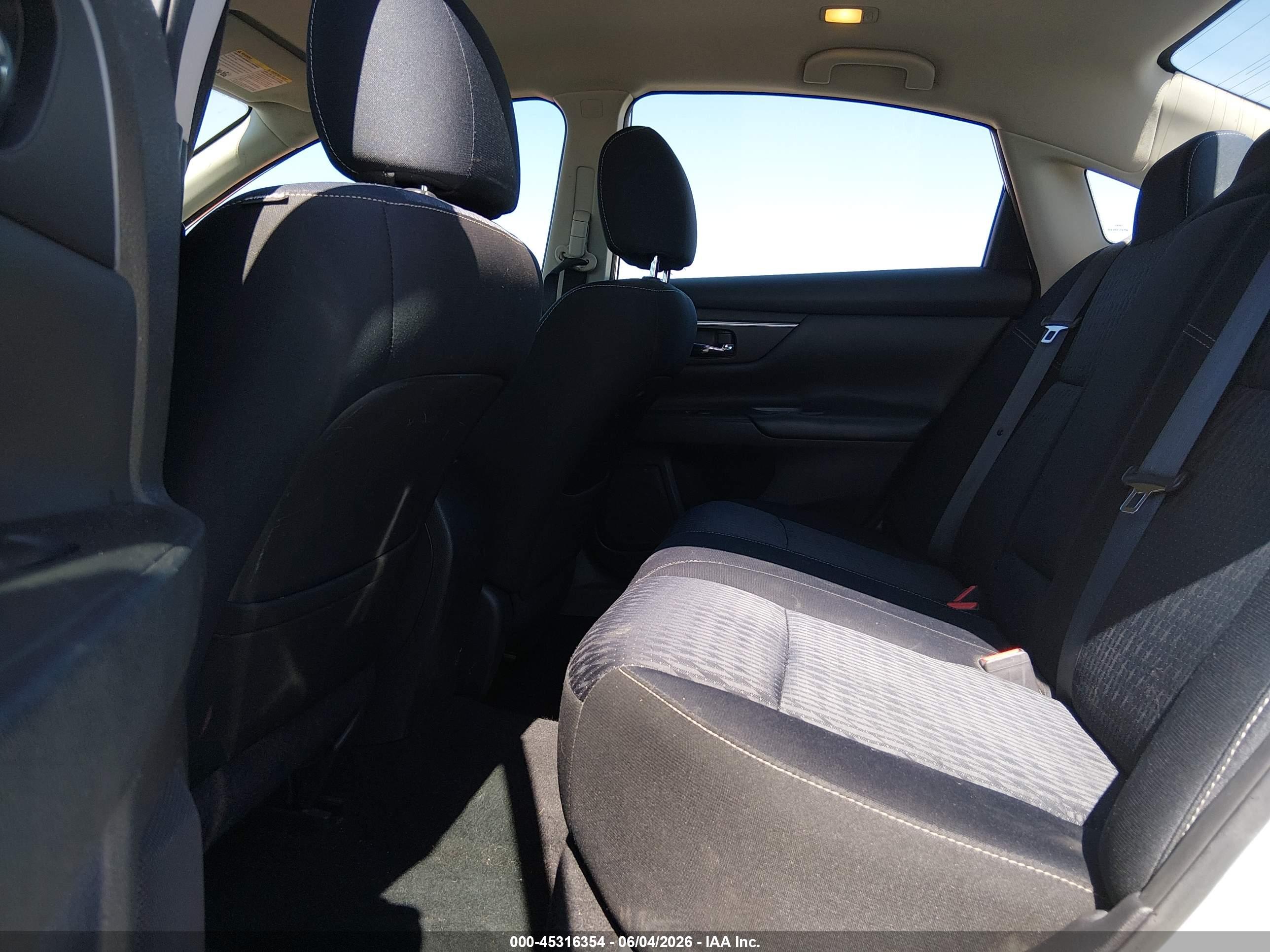 NISSAN ALTIMA image 8