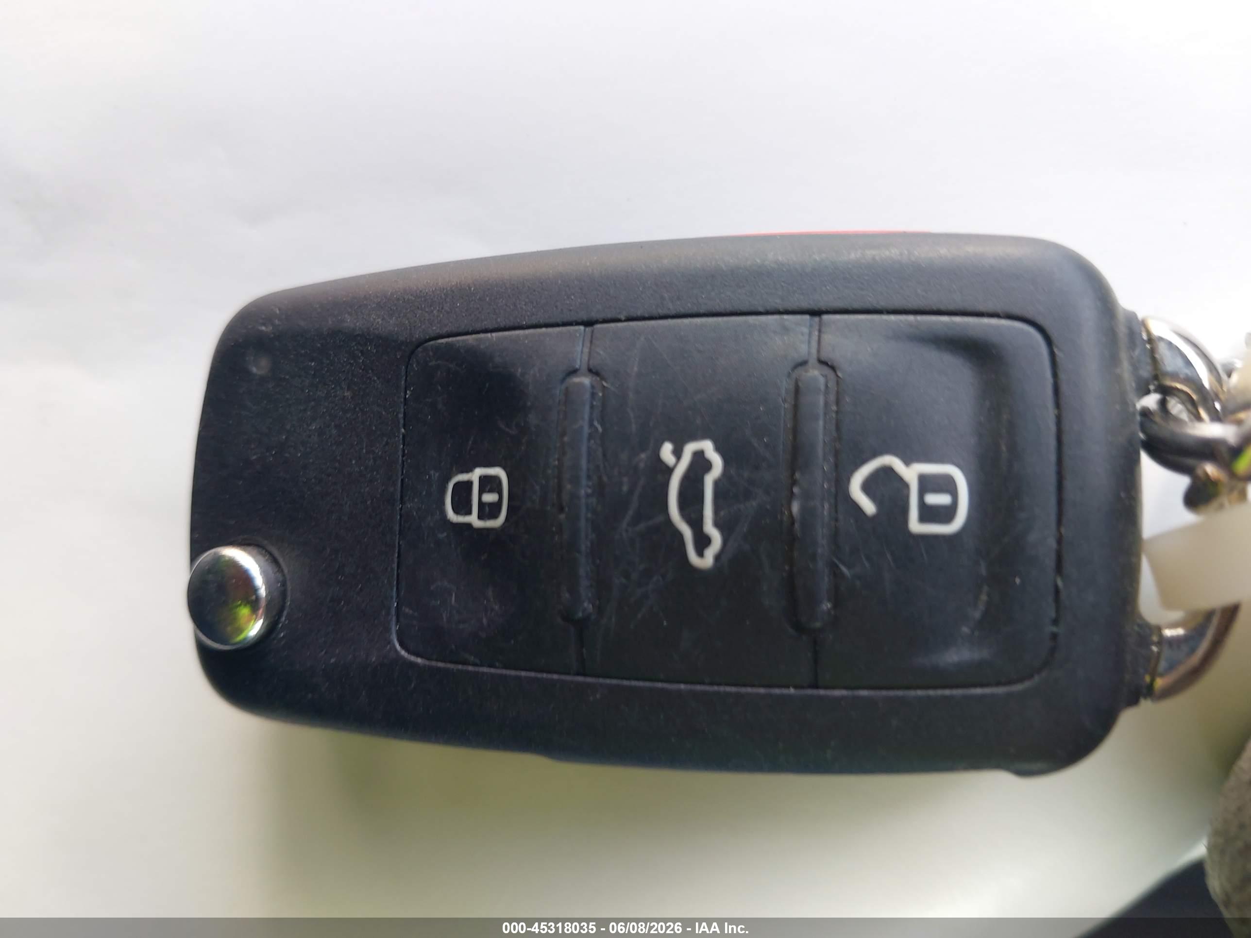 VOLKSWAGEN BEETLE image 11