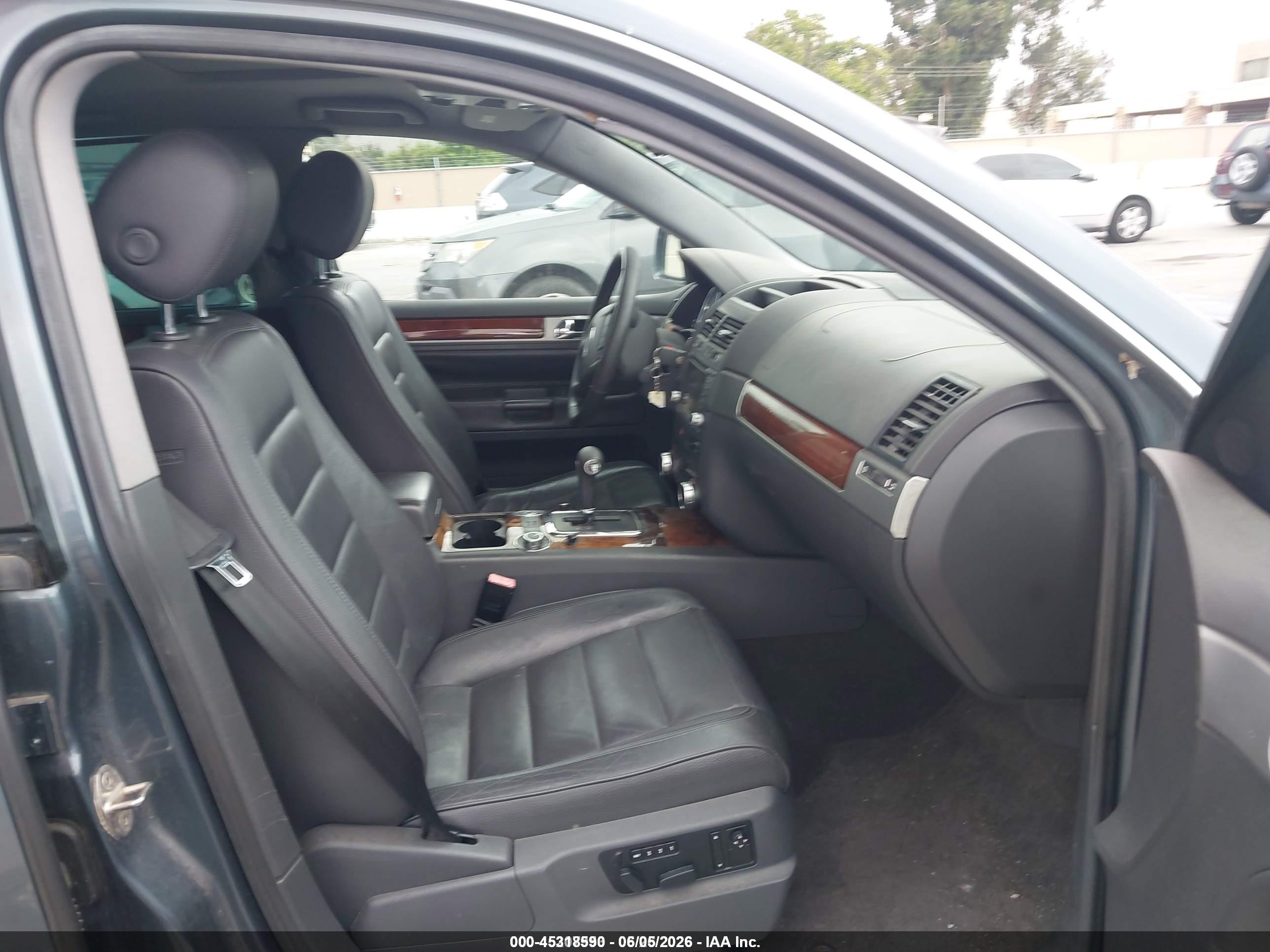 VOLKSWAGEN TOUAREG image 5