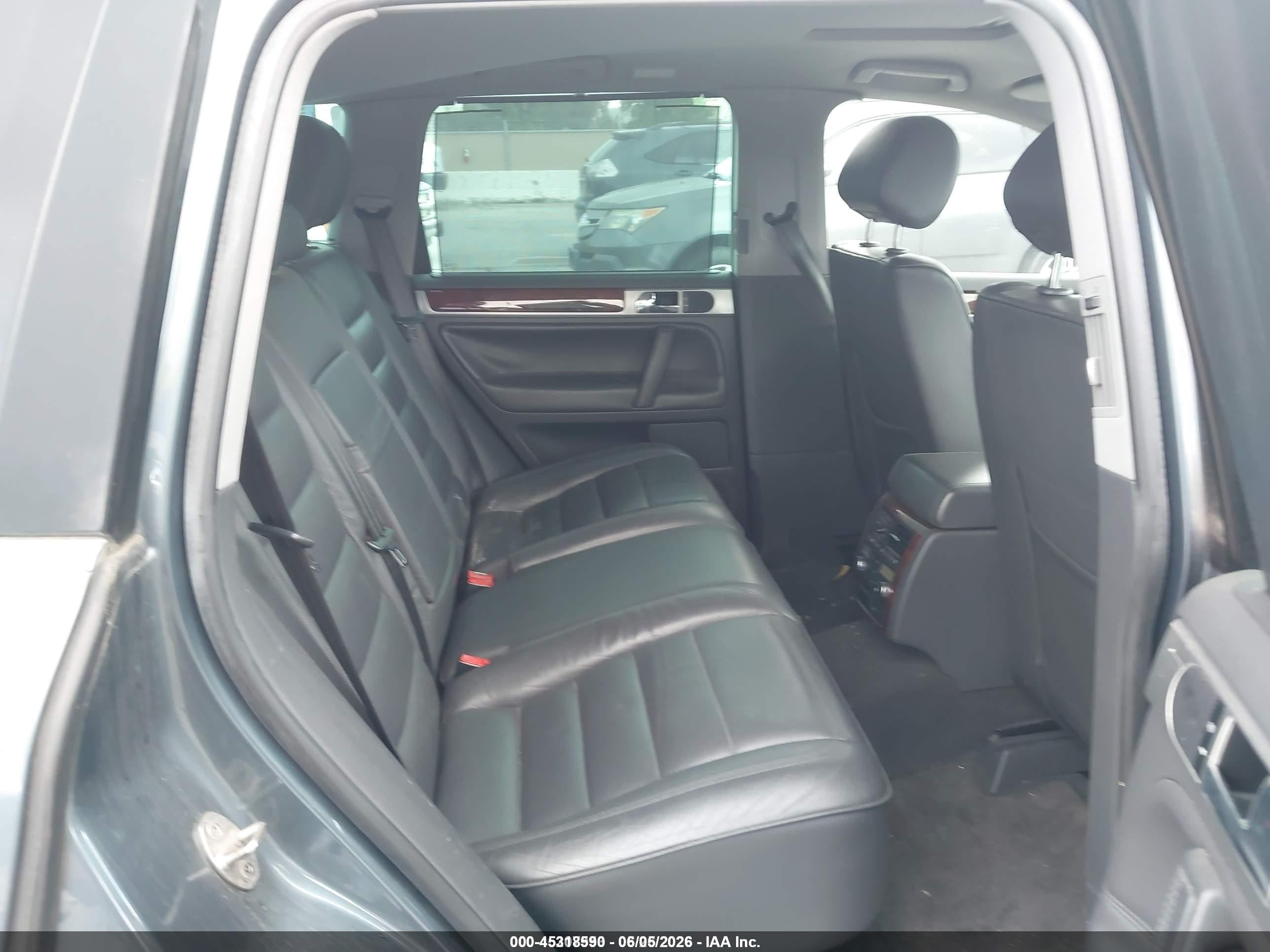 VOLKSWAGEN TOUAREG image 8
