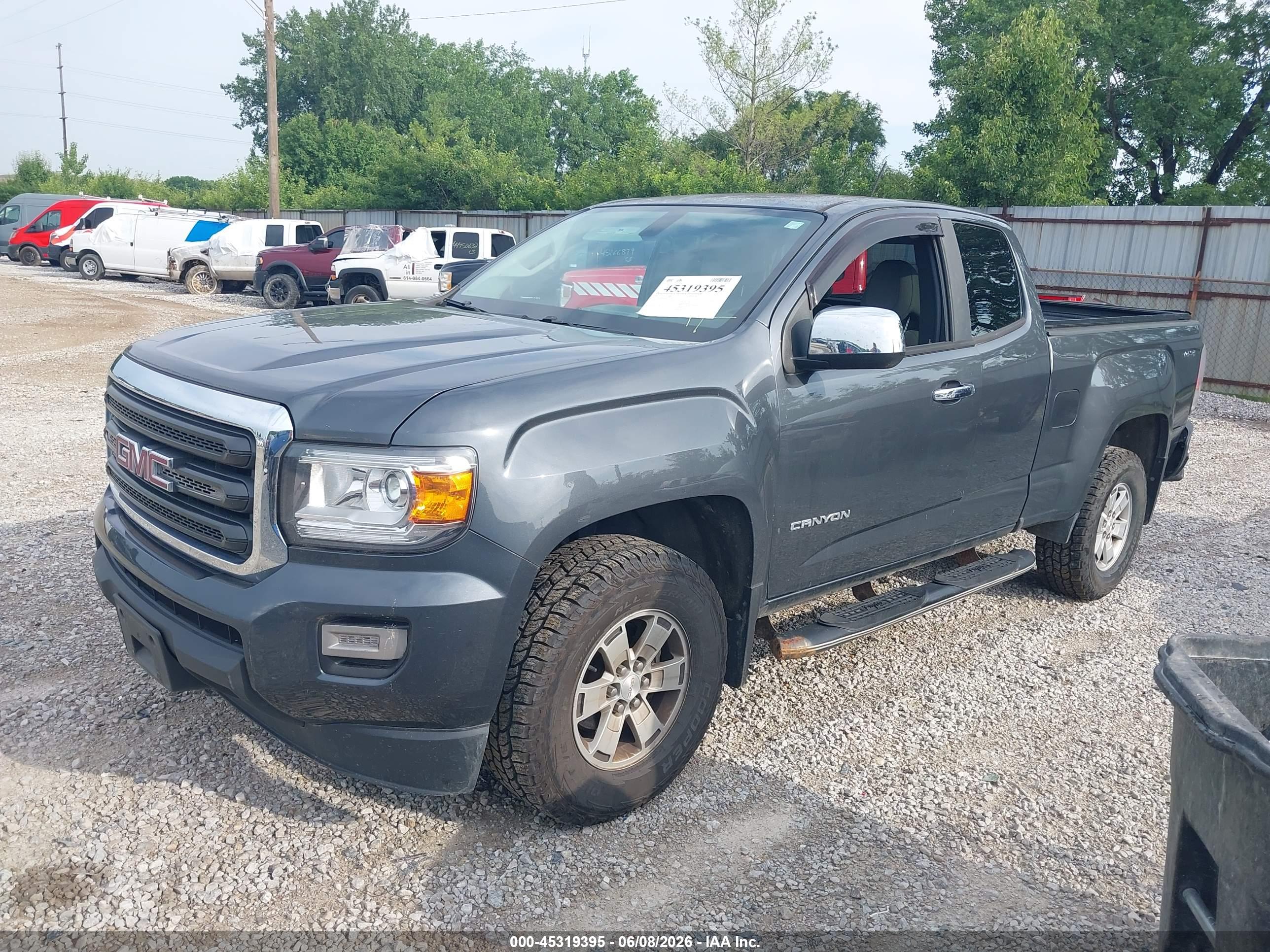 GMC CANYON image 2