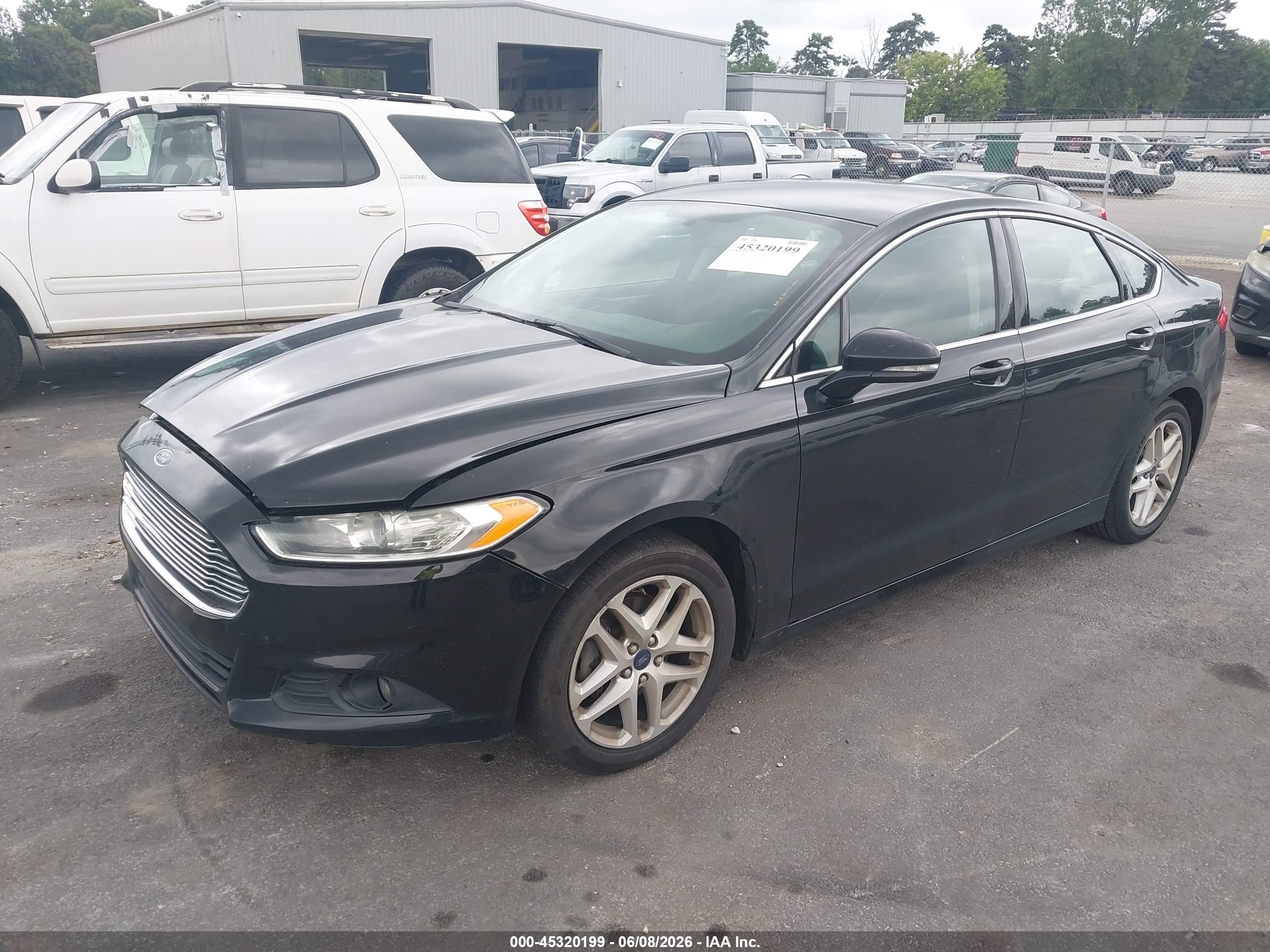 FORD FUSION image 2