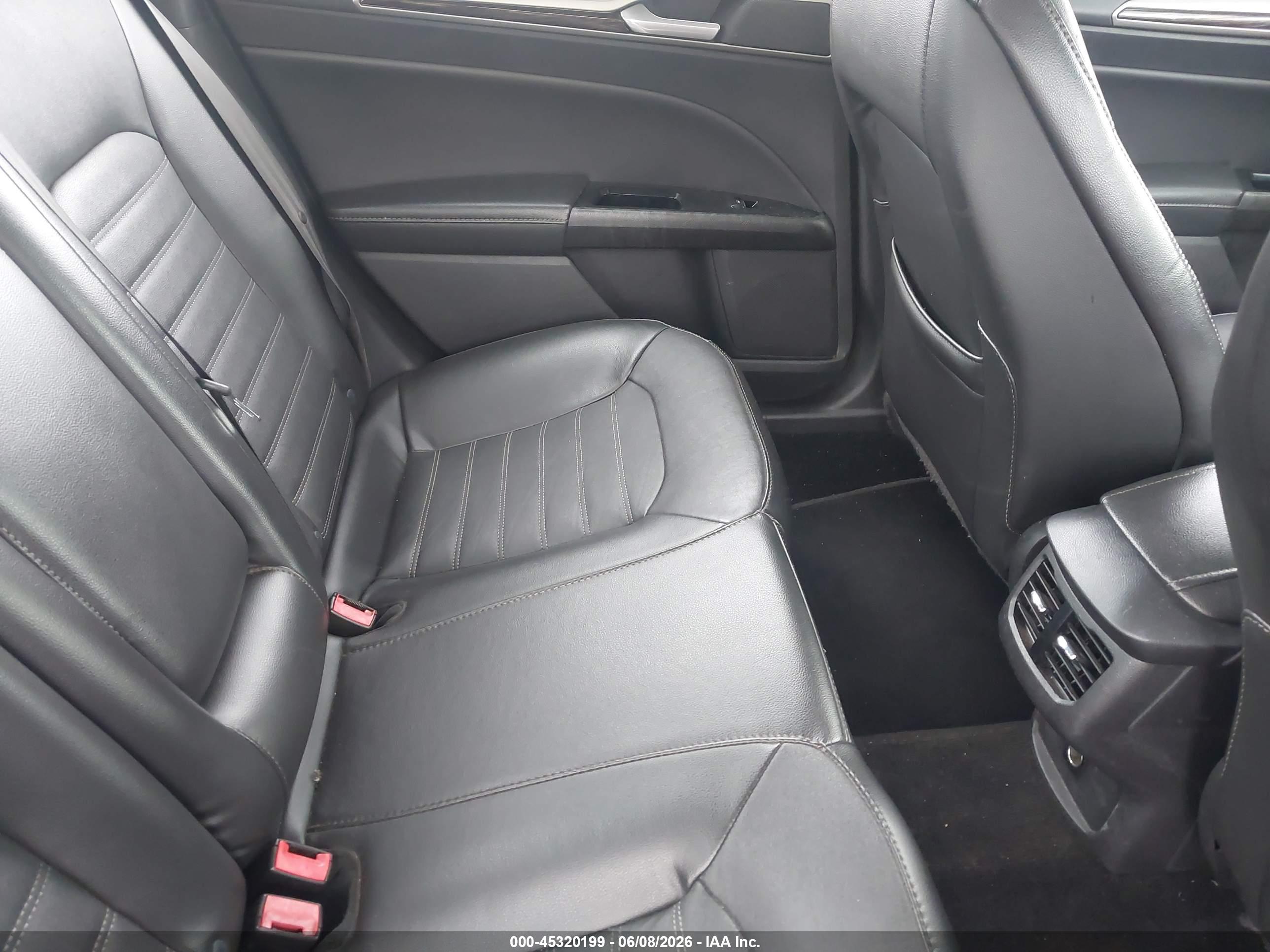 FORD FUSION image 8