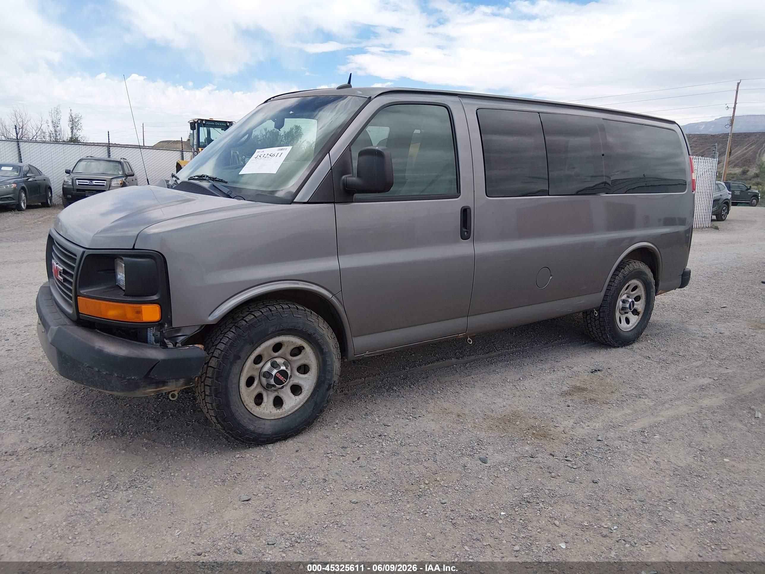 GMC SAVANA image 2