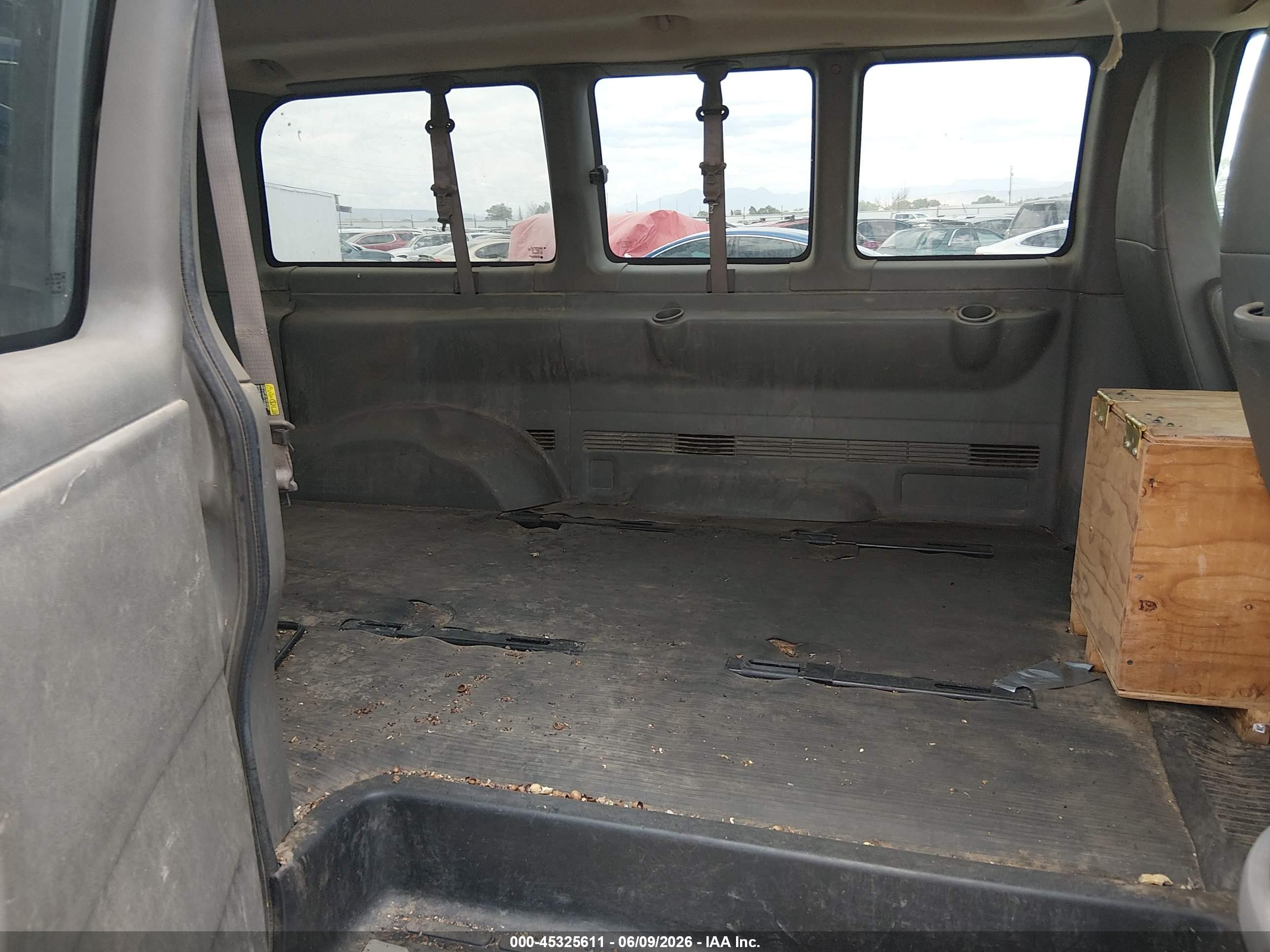 GMC SAVANA image 8