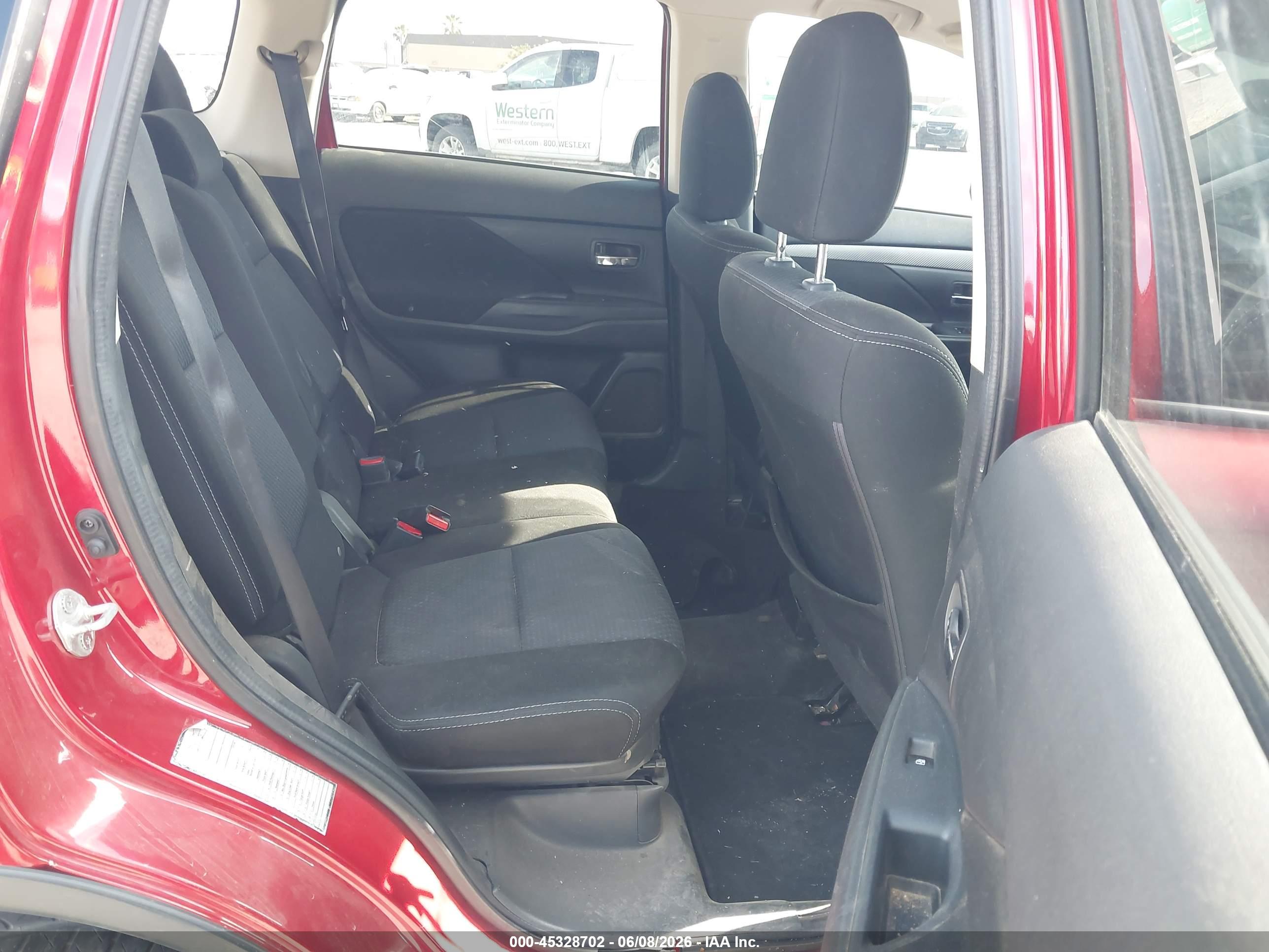 MITSUBISHI OUTLANDER image 8