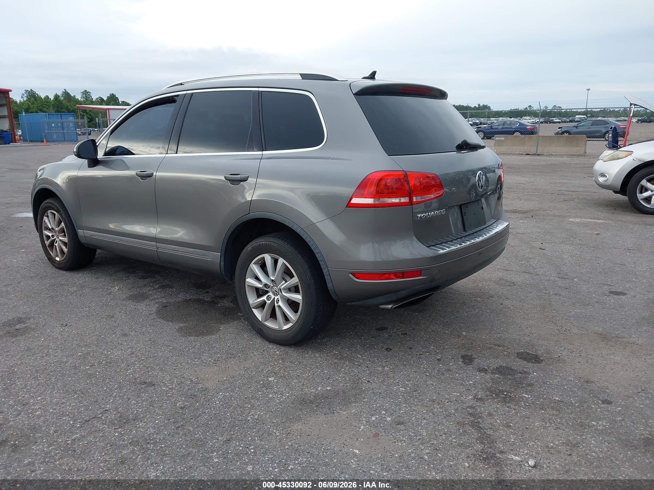 VOLKSWAGEN TOUAREG image 3