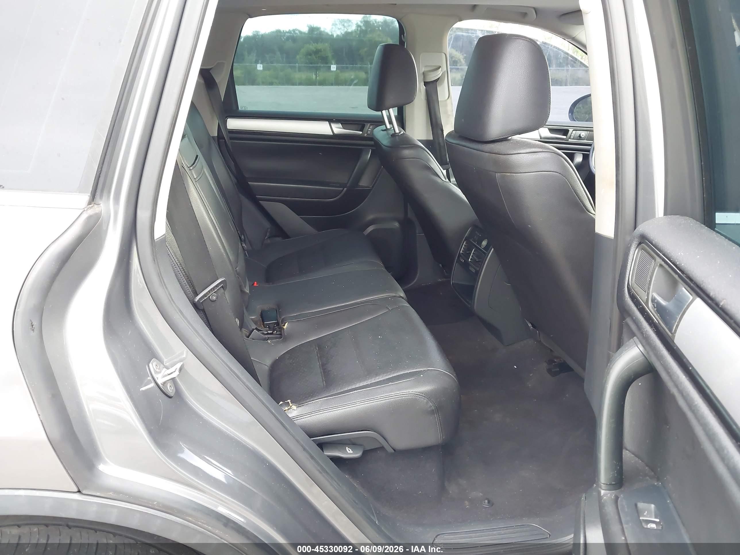 VOLKSWAGEN TOUAREG image 8