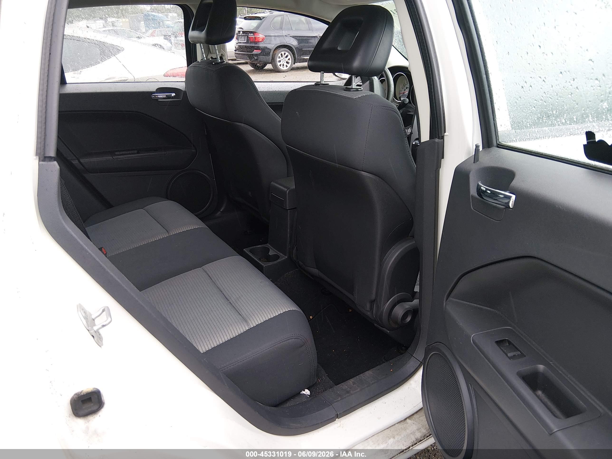 DODGE CALIBER image 8