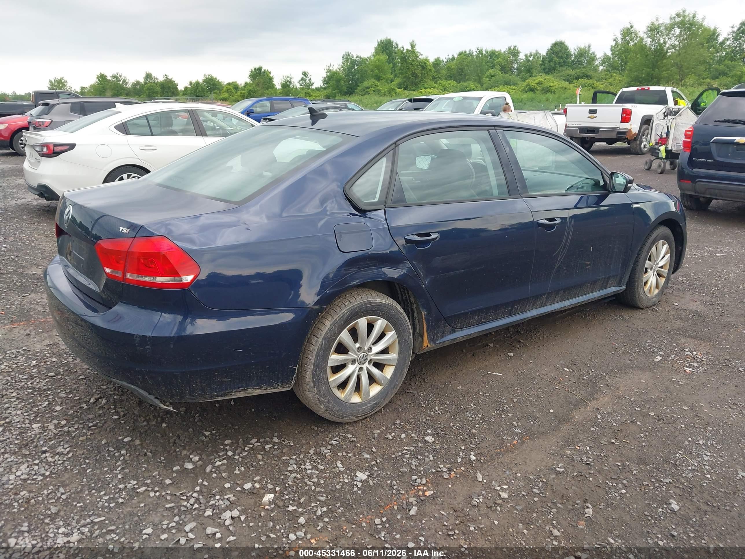 VOLKSWAGEN PASSAT image 4
