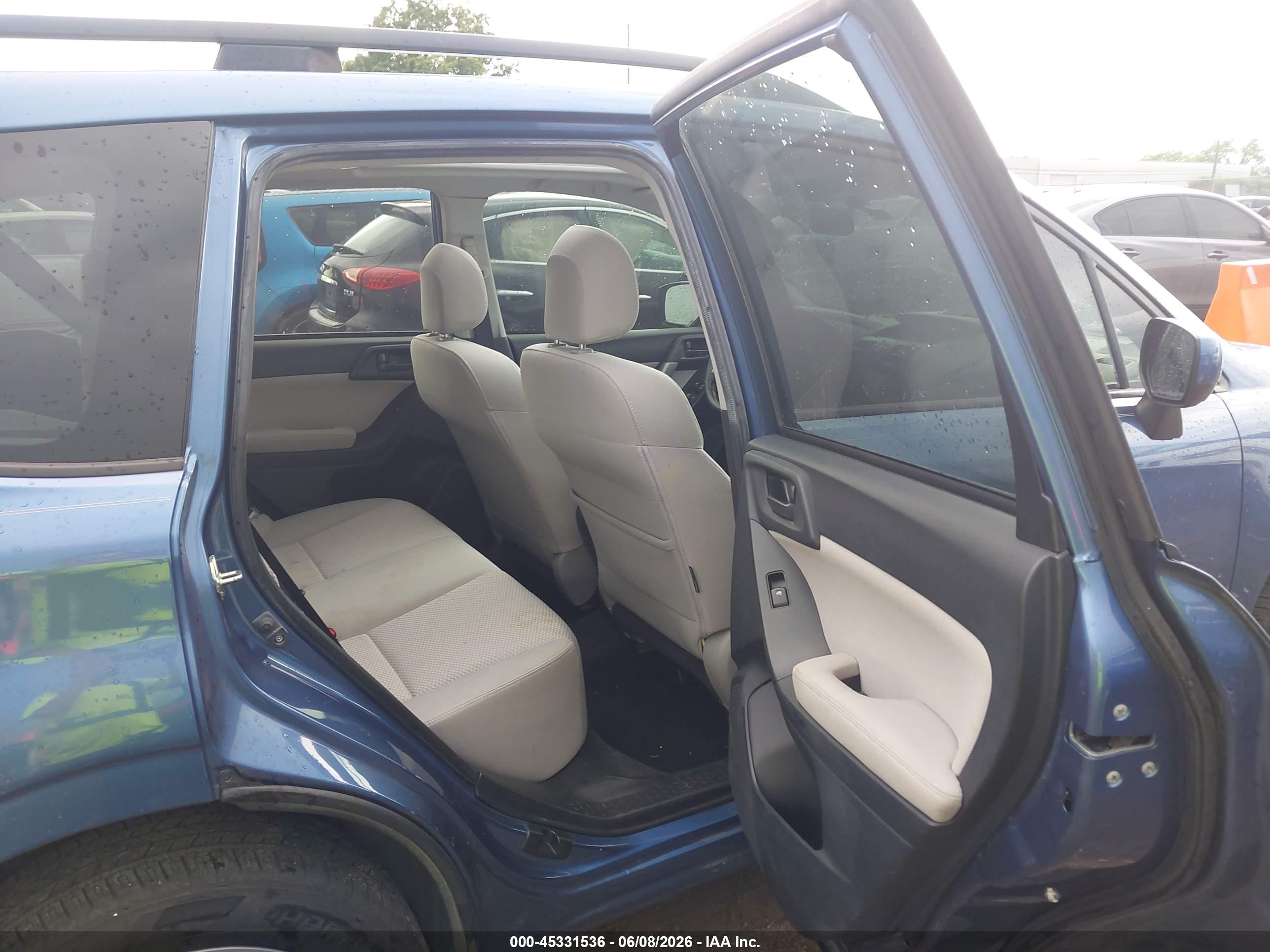 SUBARU FORESTER image 8