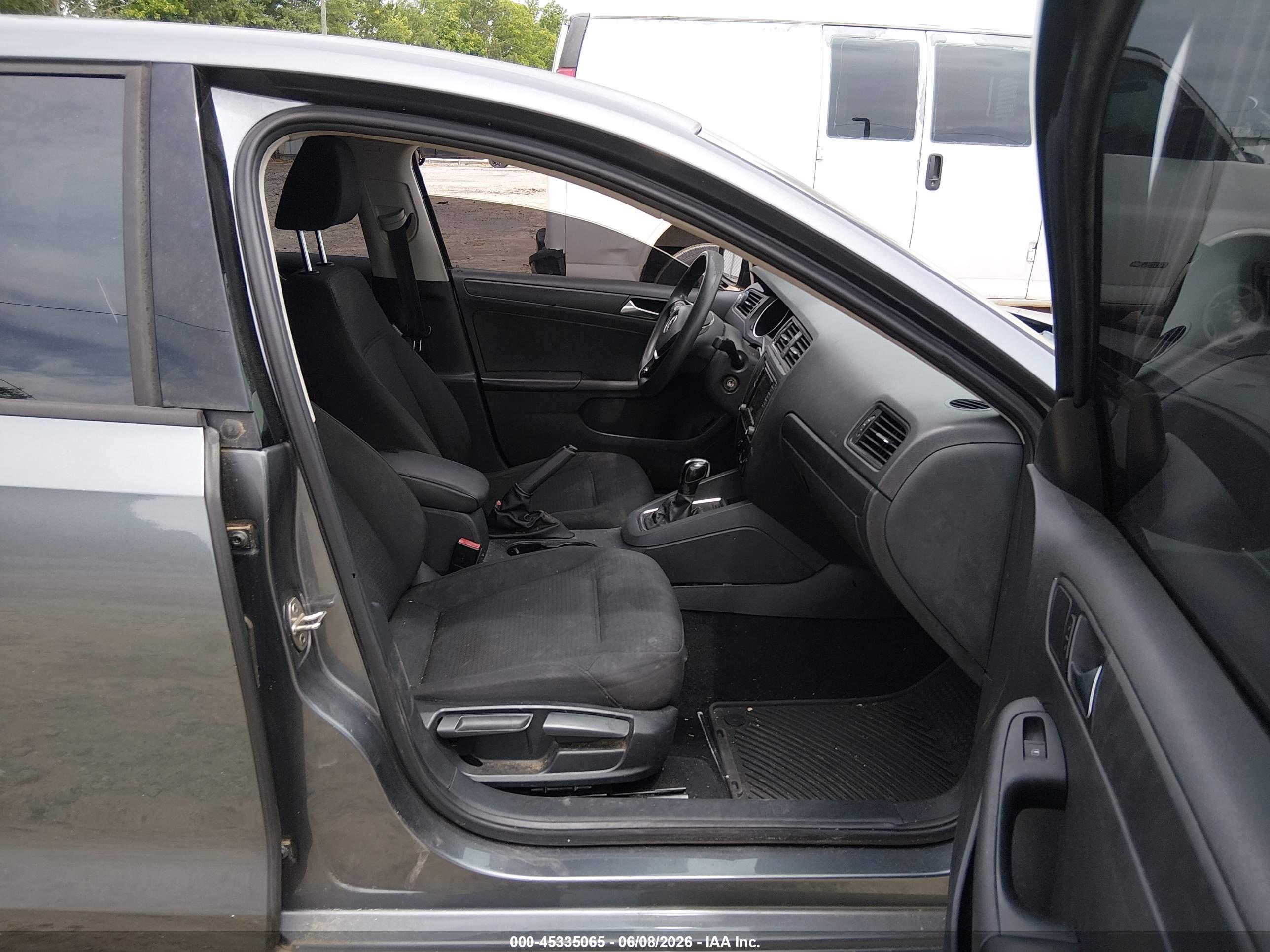VOLKSWAGEN JETTA image 5