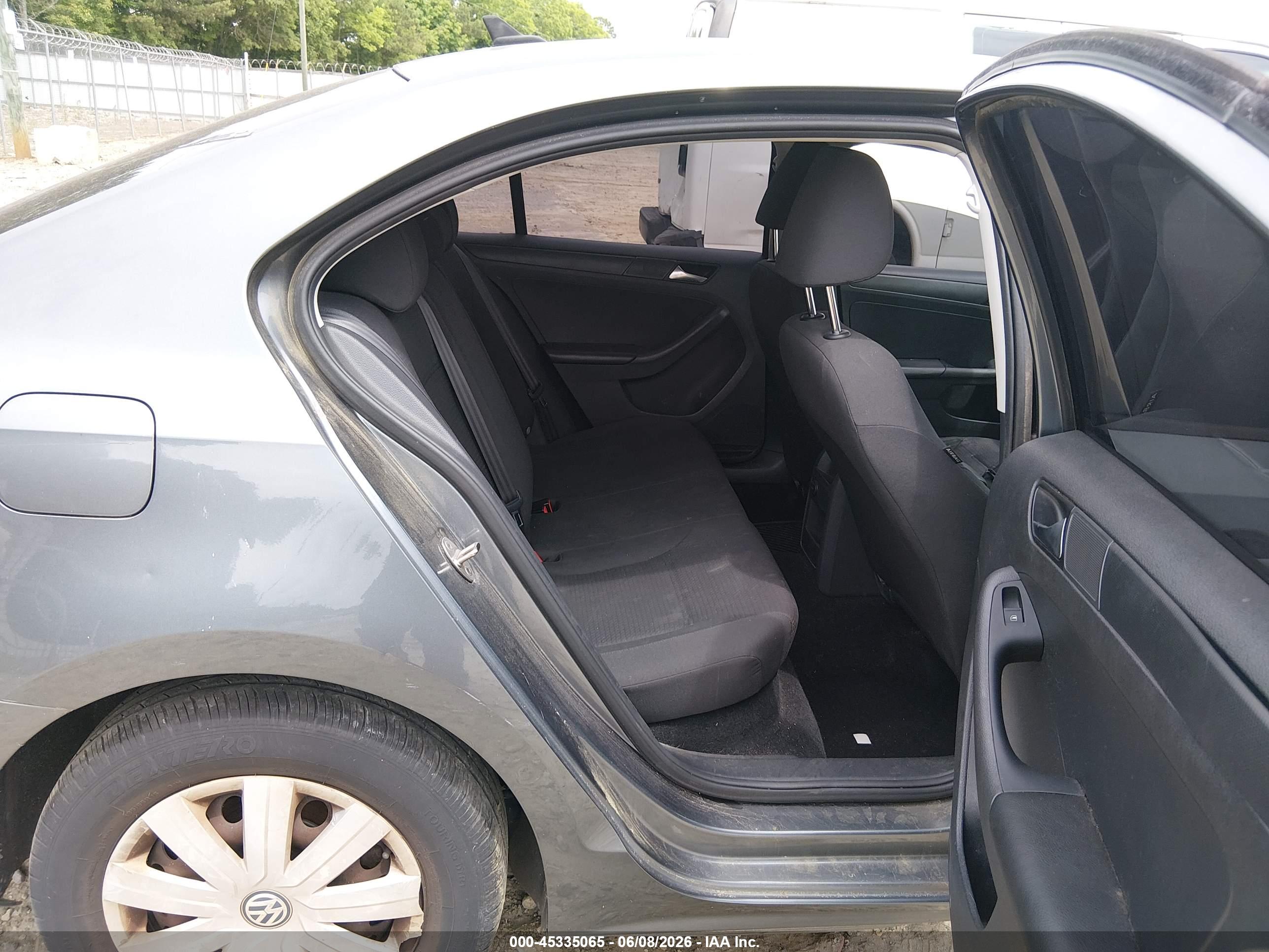 VOLKSWAGEN JETTA image 8