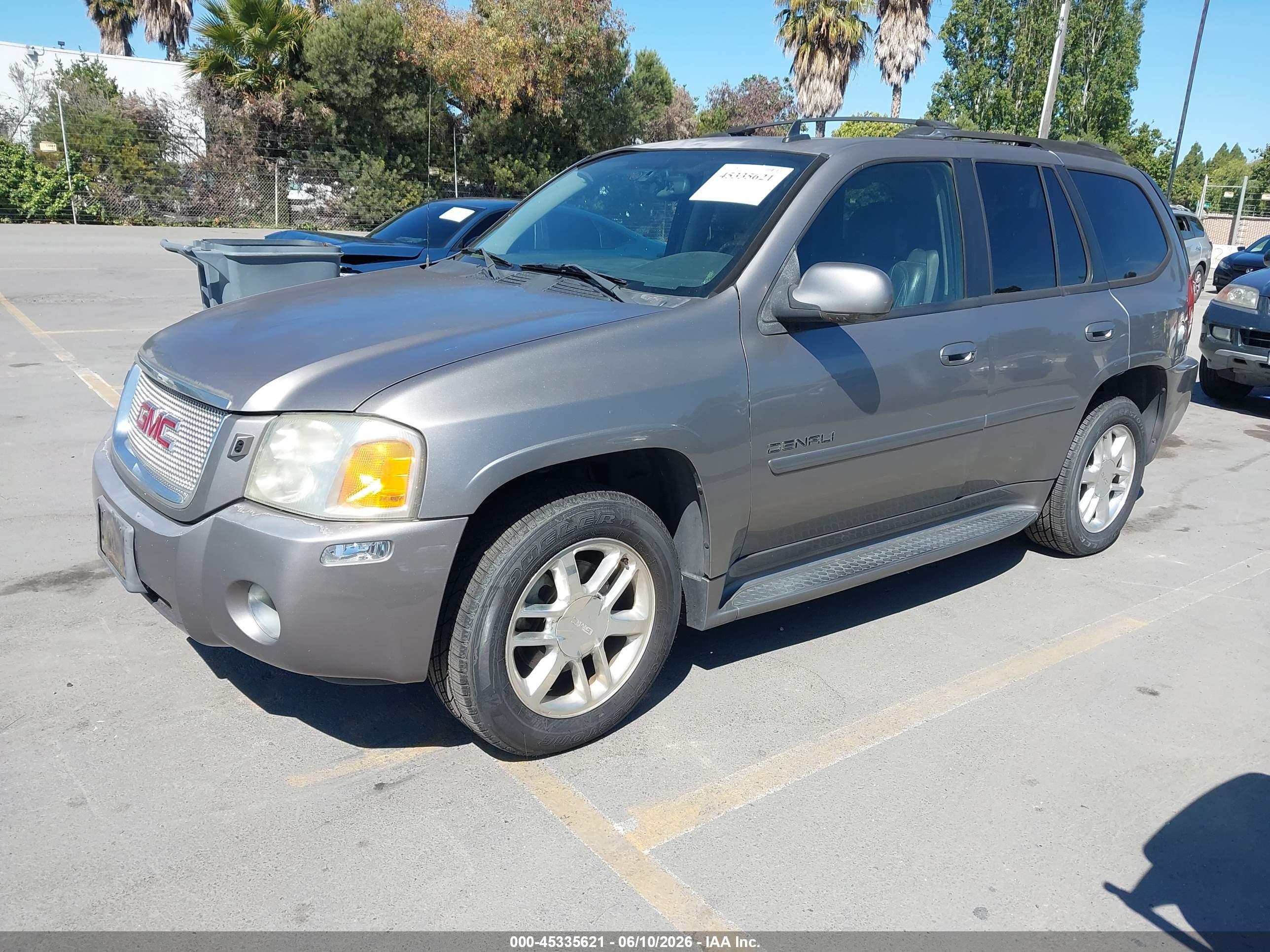 GMC ENVOY image 2