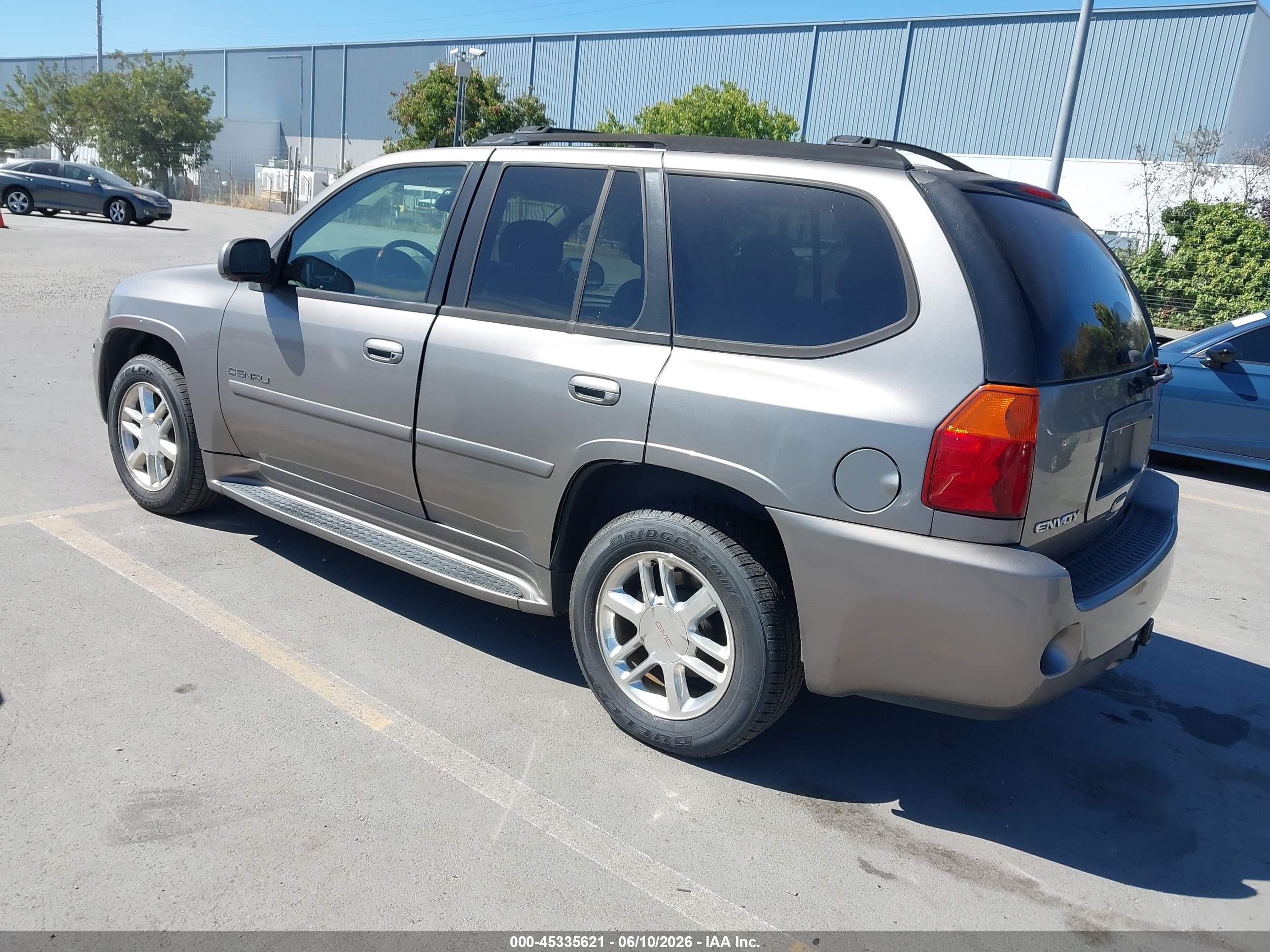 GMC ENVOY image 3