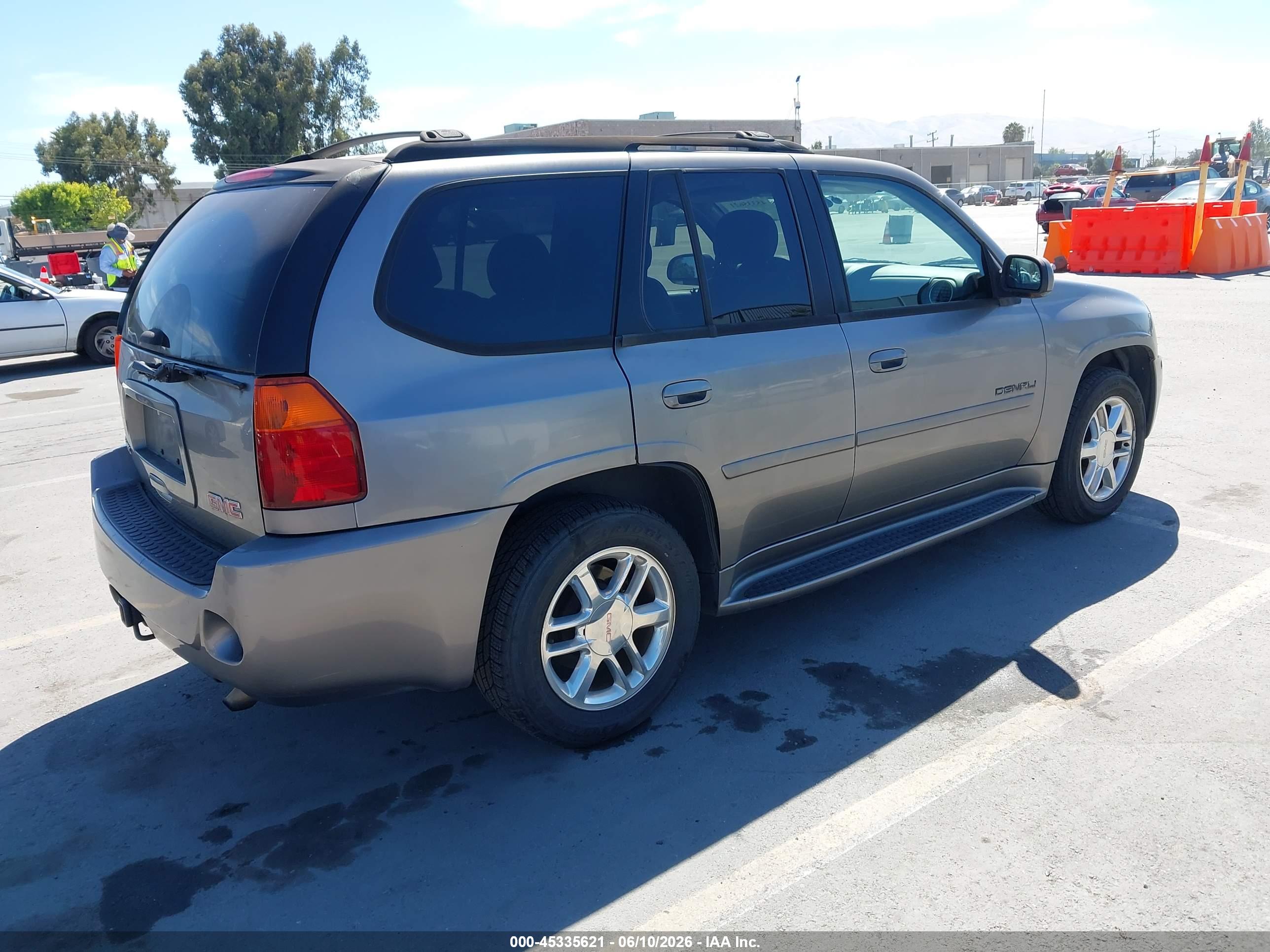 GMC ENVOY image 4
