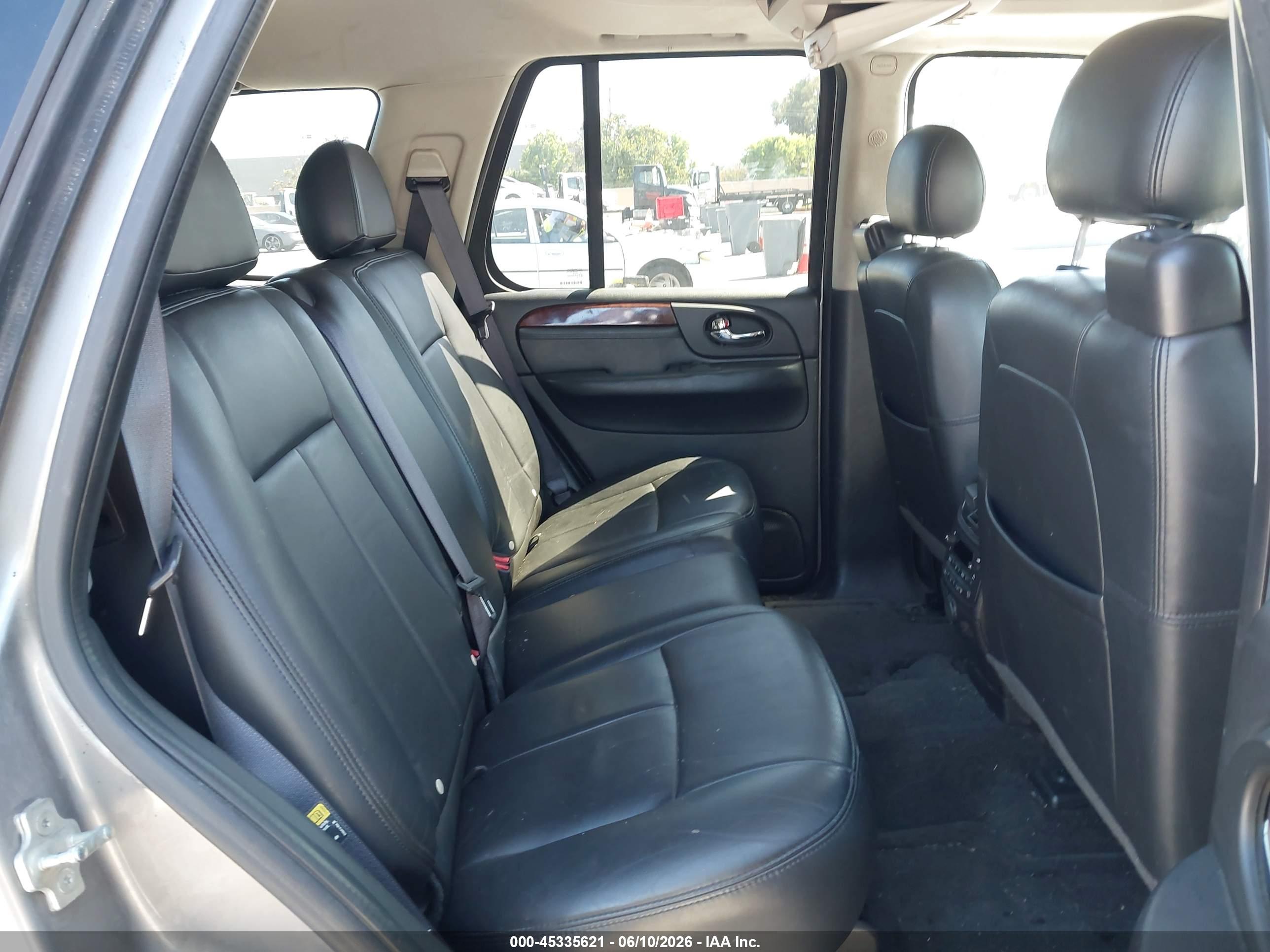GMC ENVOY image 8