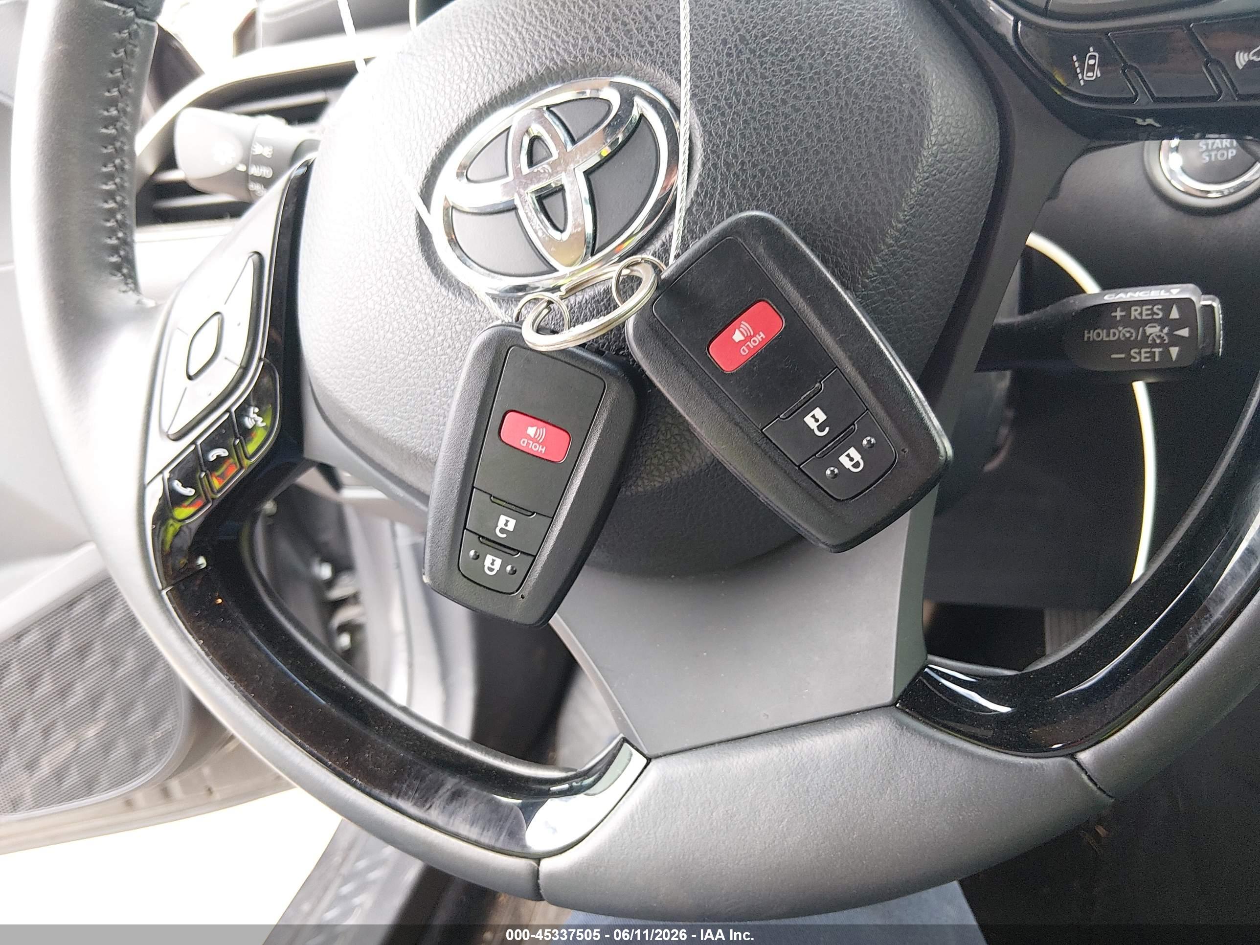 TOYOTA C-HR image 11