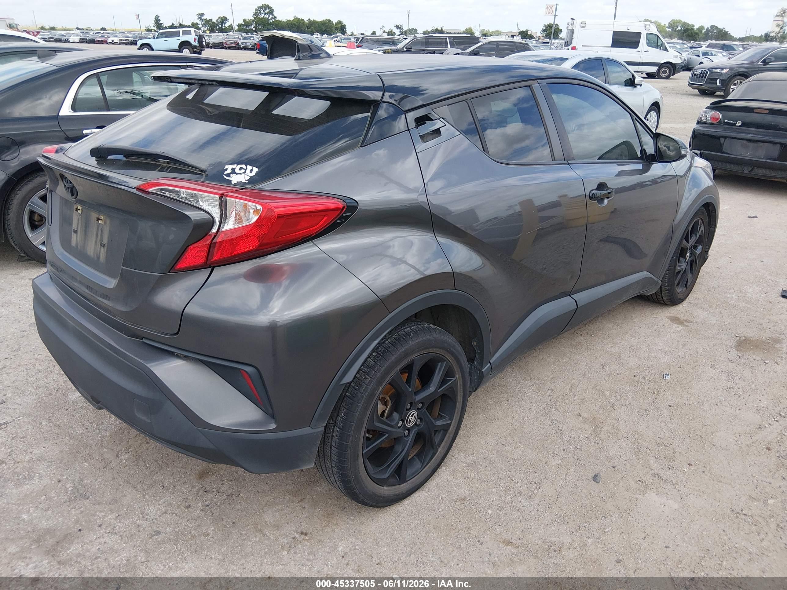 TOYOTA C-HR image 4