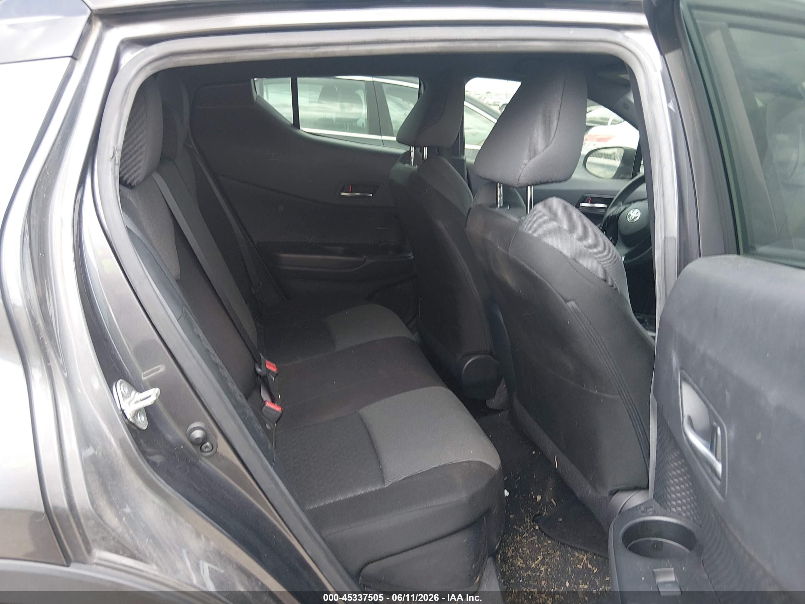 TOYOTA C-HR image 8