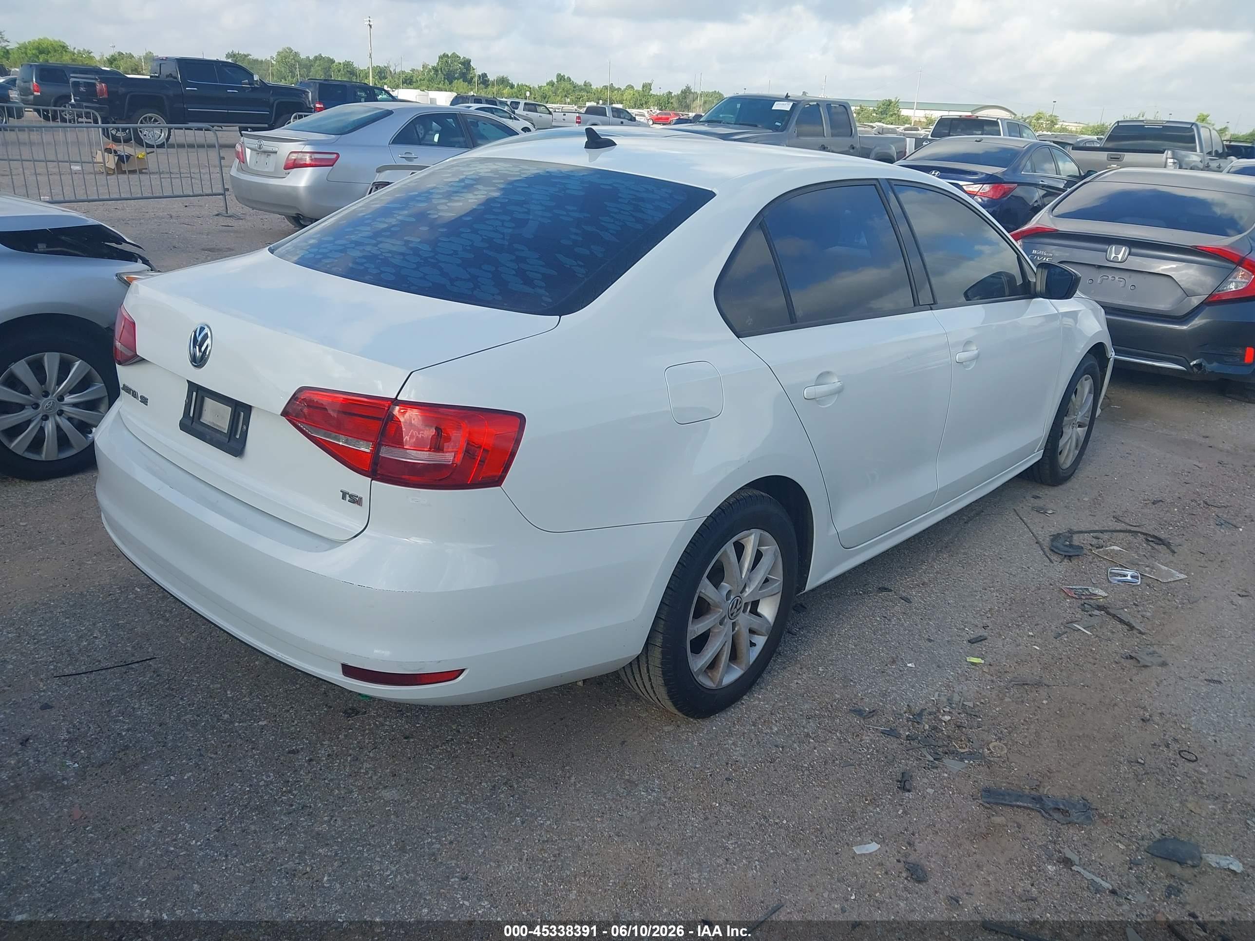 VOLKSWAGEN JETTA image 4
