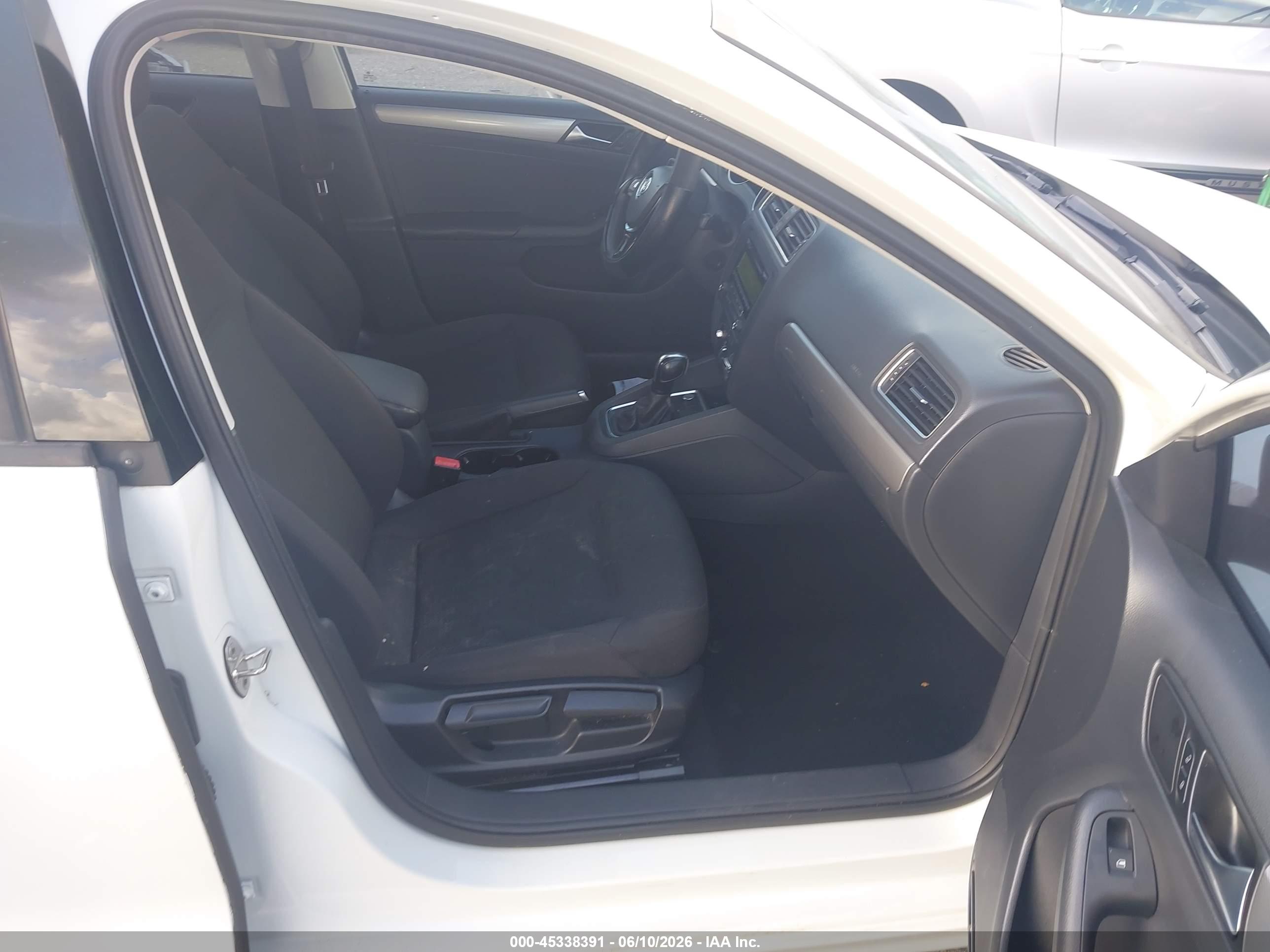 VOLKSWAGEN JETTA image 5