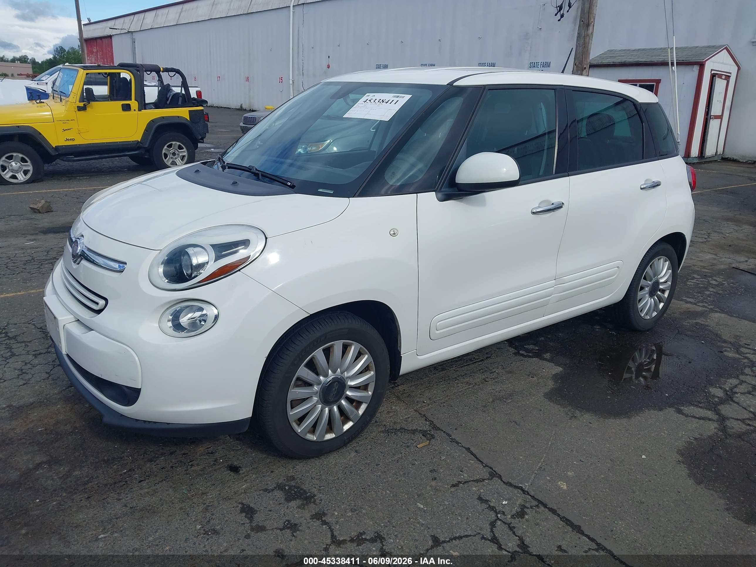 FIAT 500L image 2