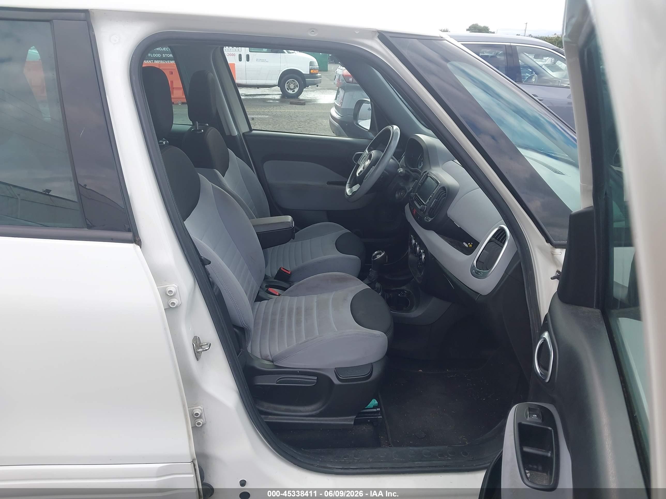 FIAT 500L image 5