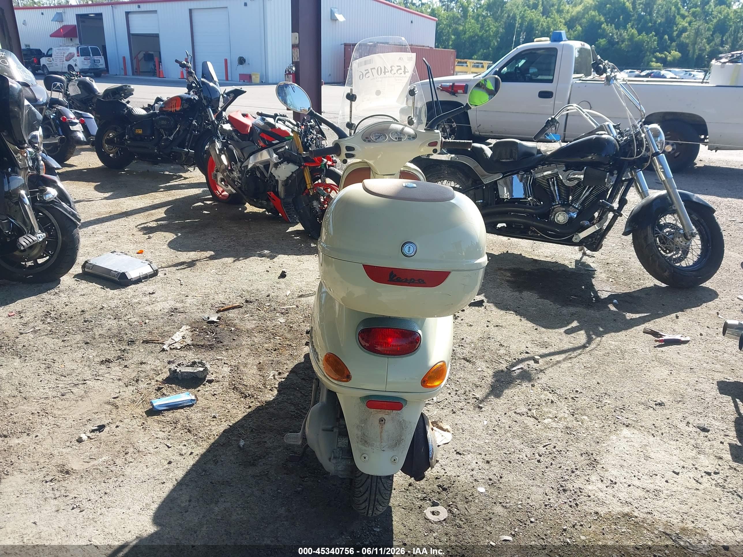 VESPA M198F image 6