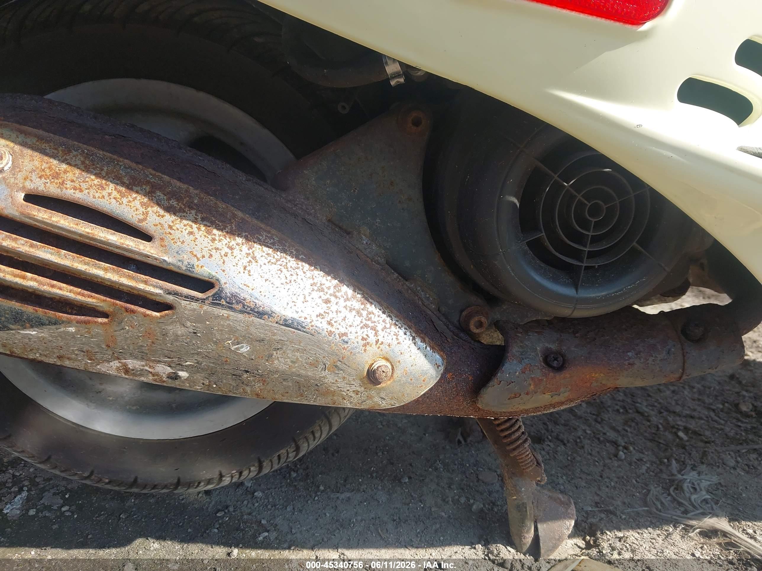 VESPA M198F image 8