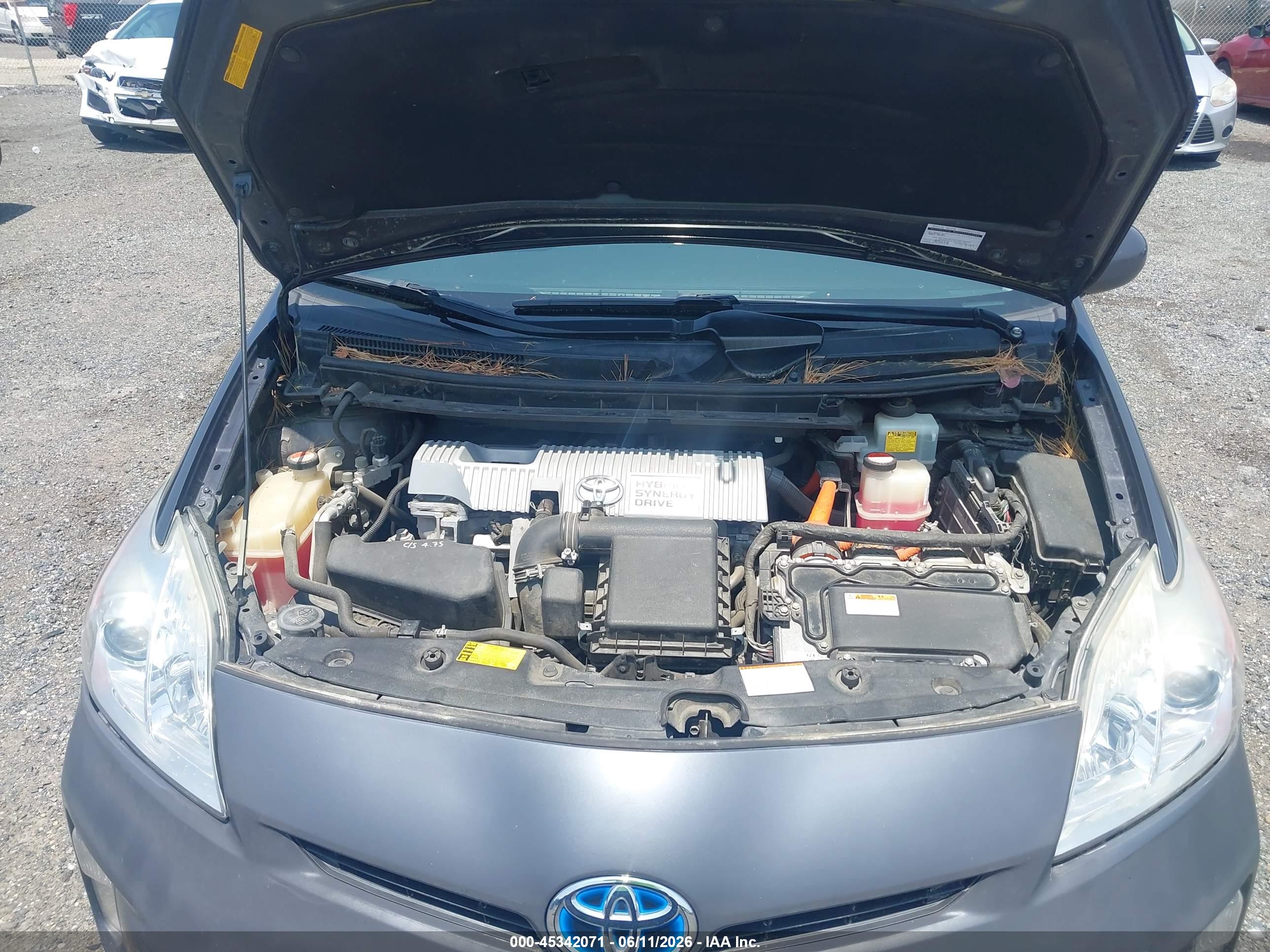 TOYOTA PRIUS image 10