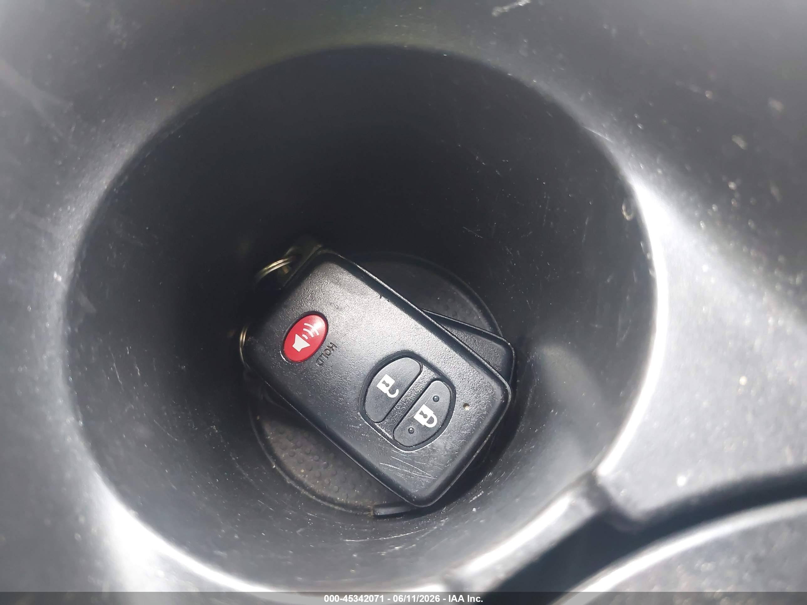 TOYOTA PRIUS image 11