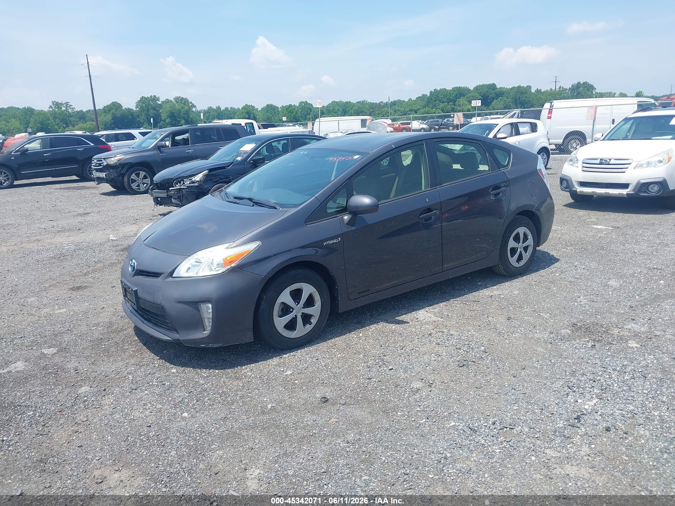 TOYOTA PRIUS image 2