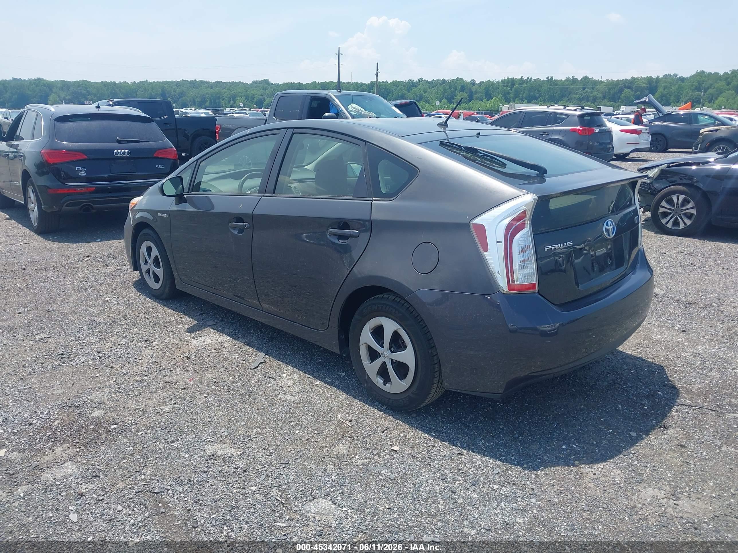 TOYOTA PRIUS image 3
