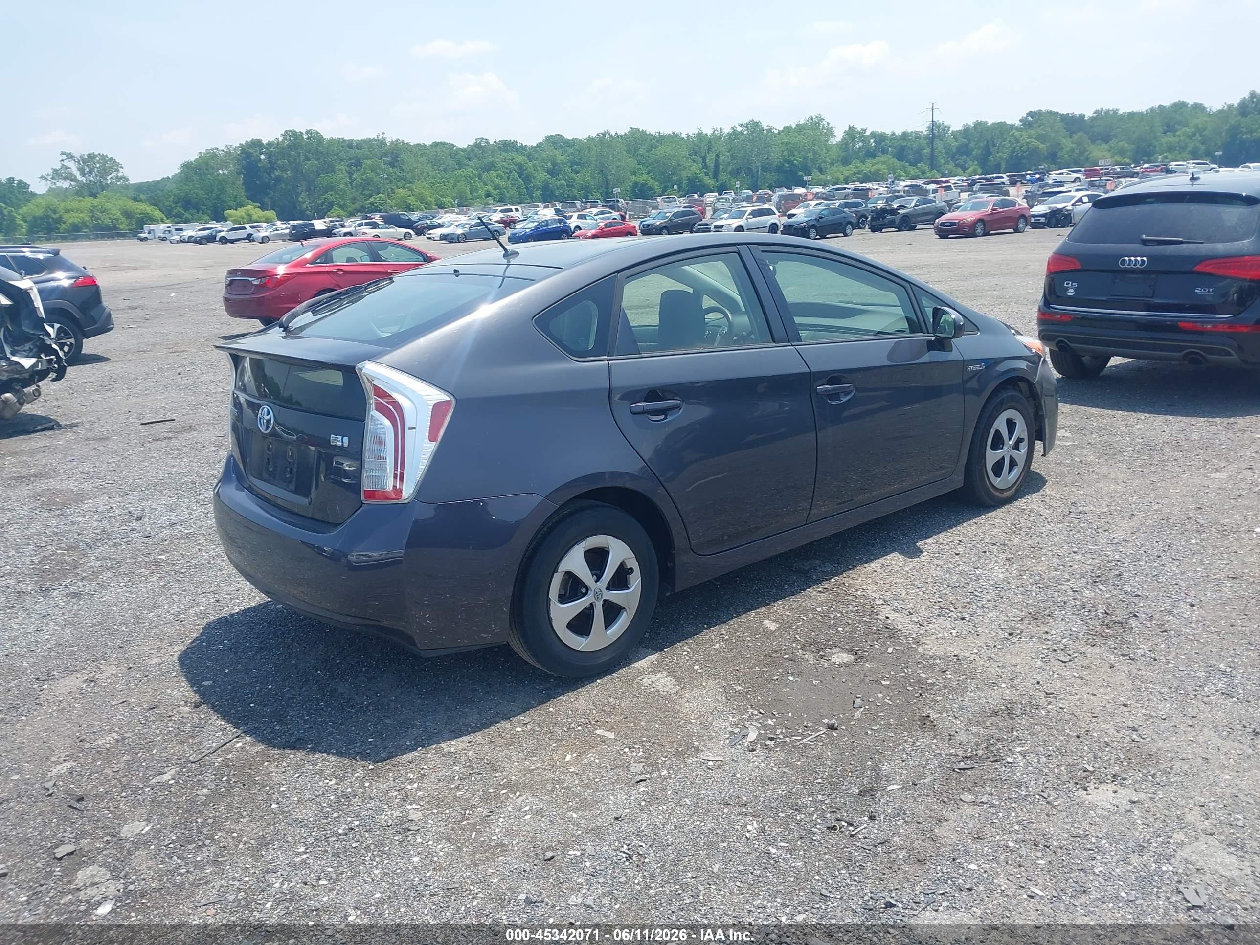 TOYOTA PRIUS image 4
