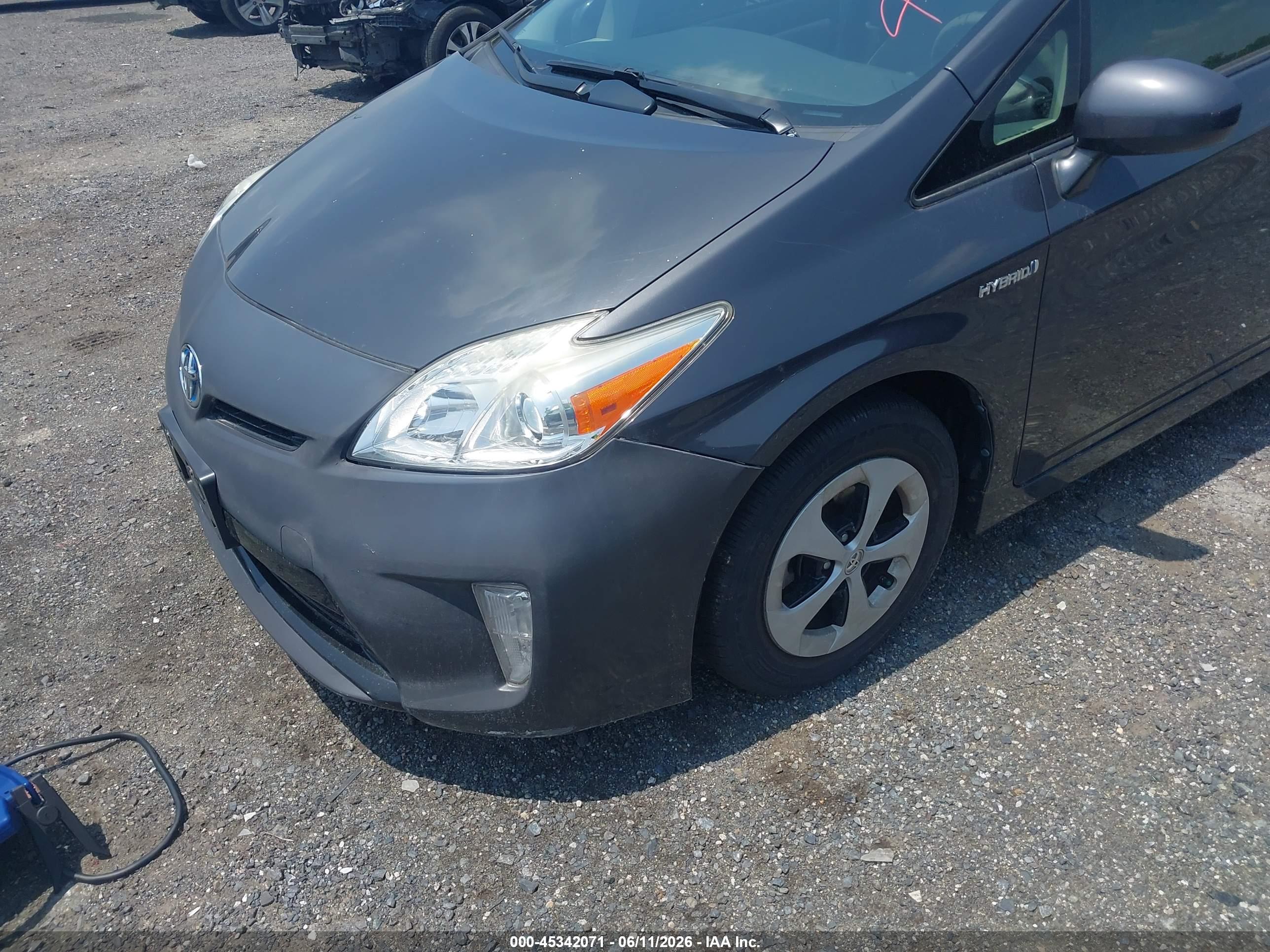 TOYOTA PRIUS image 6