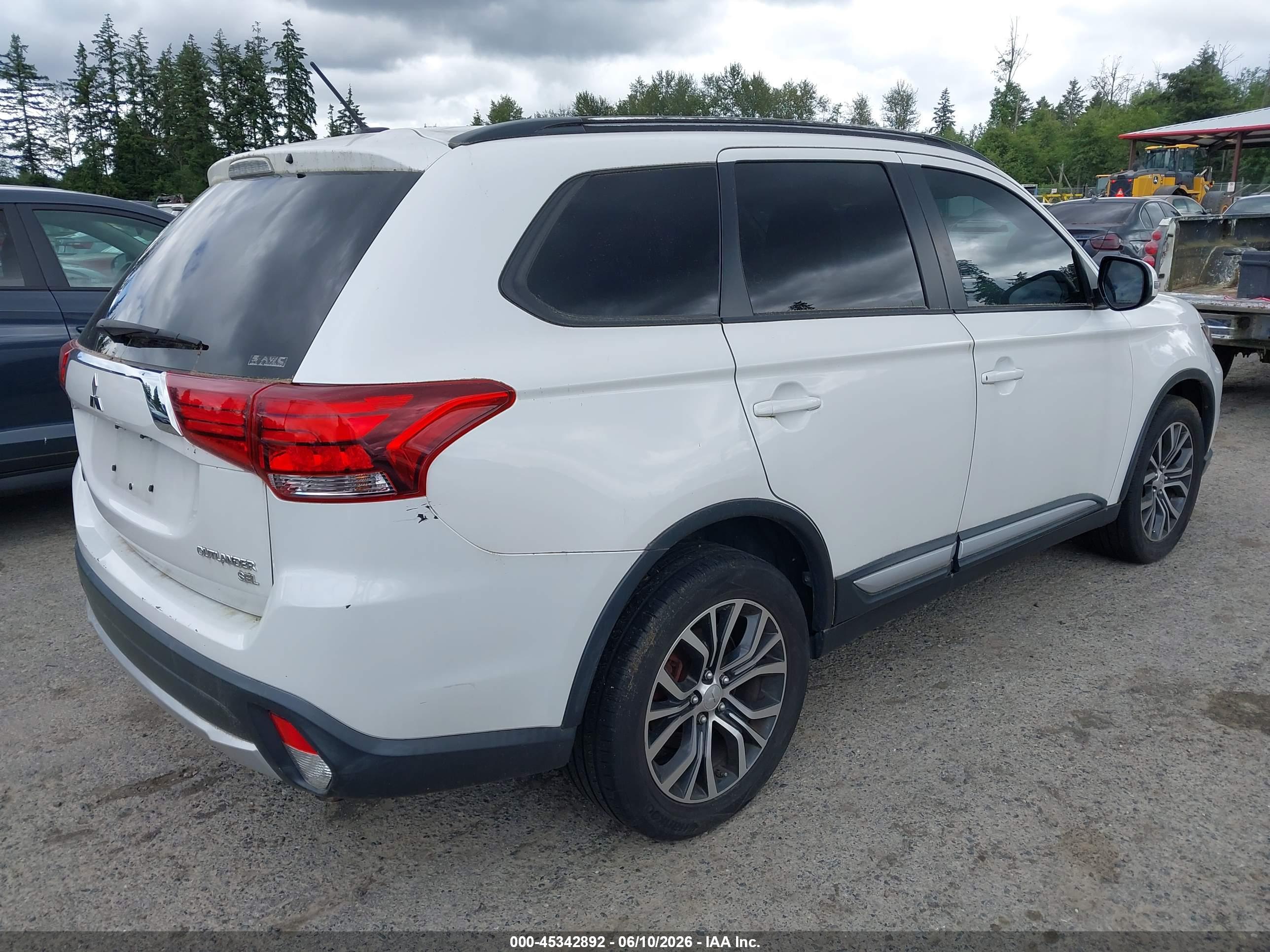 MITSUBISHI OUTLANDER image 4