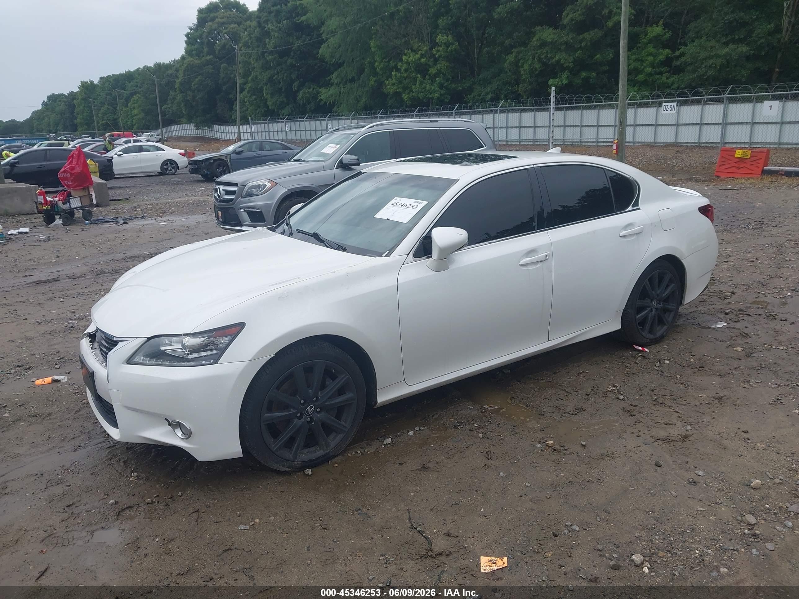 LEXUS GS image 2