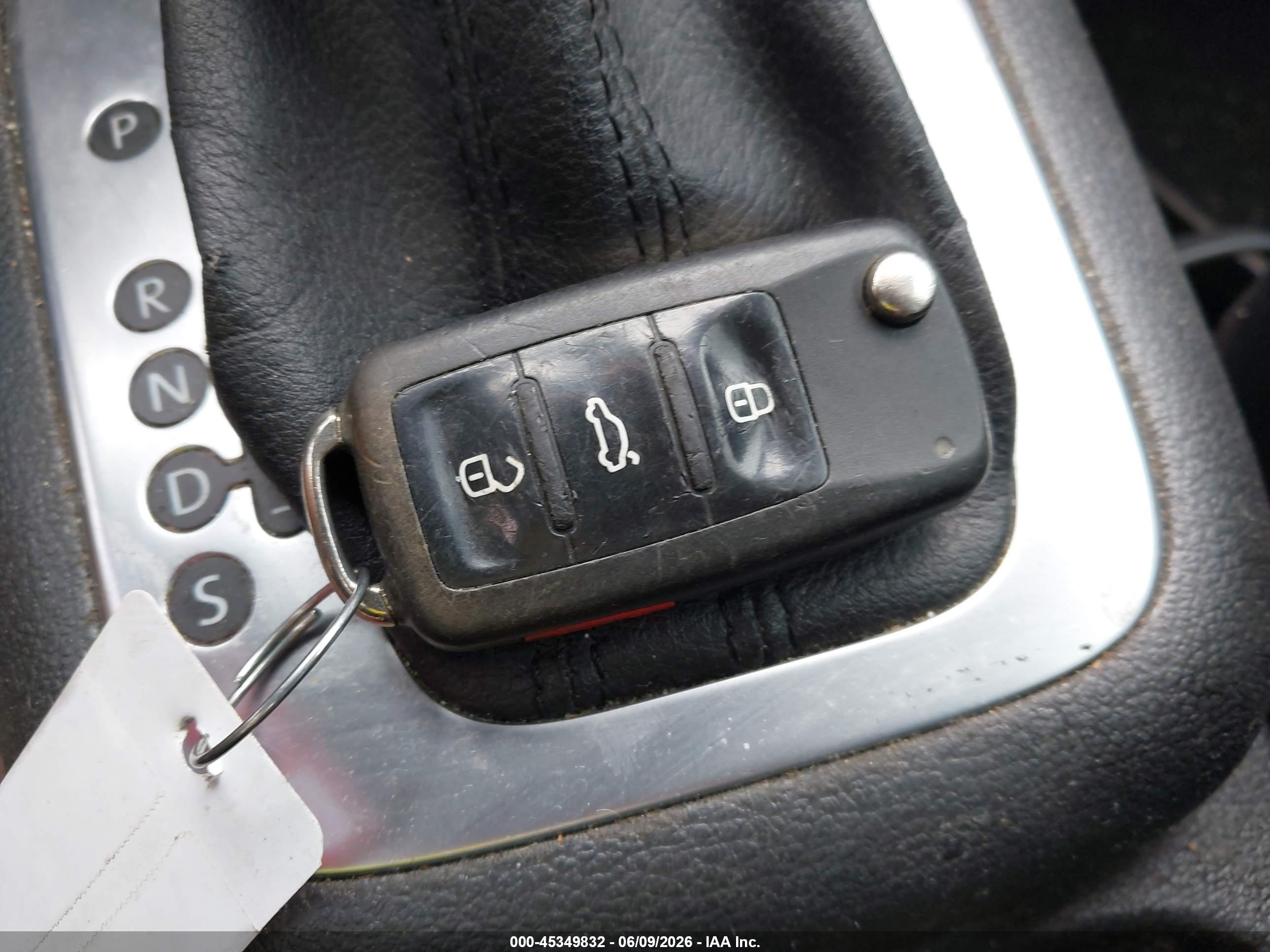 VOLKSWAGEN TIGUAN image 11