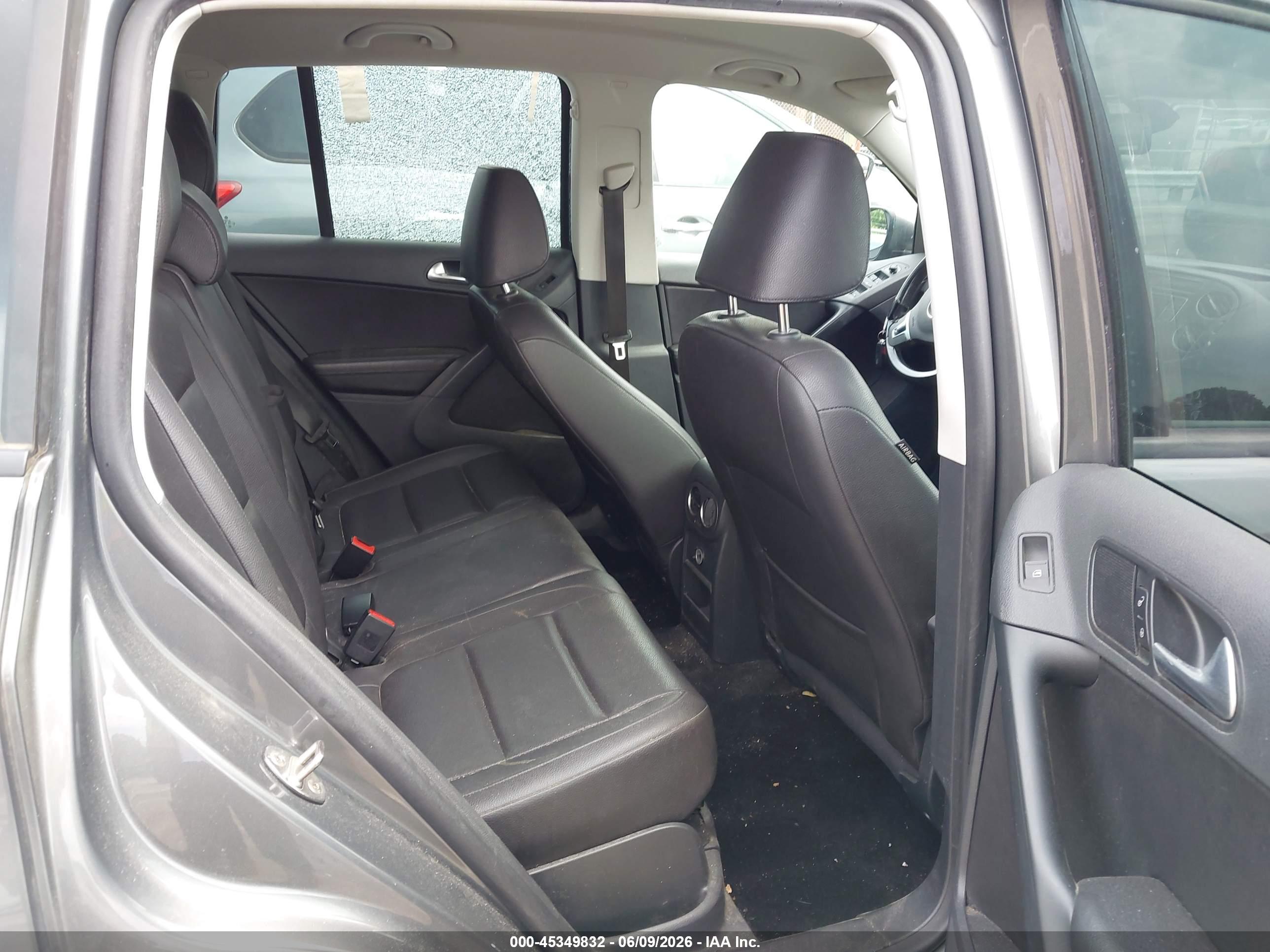 VOLKSWAGEN TIGUAN image 8