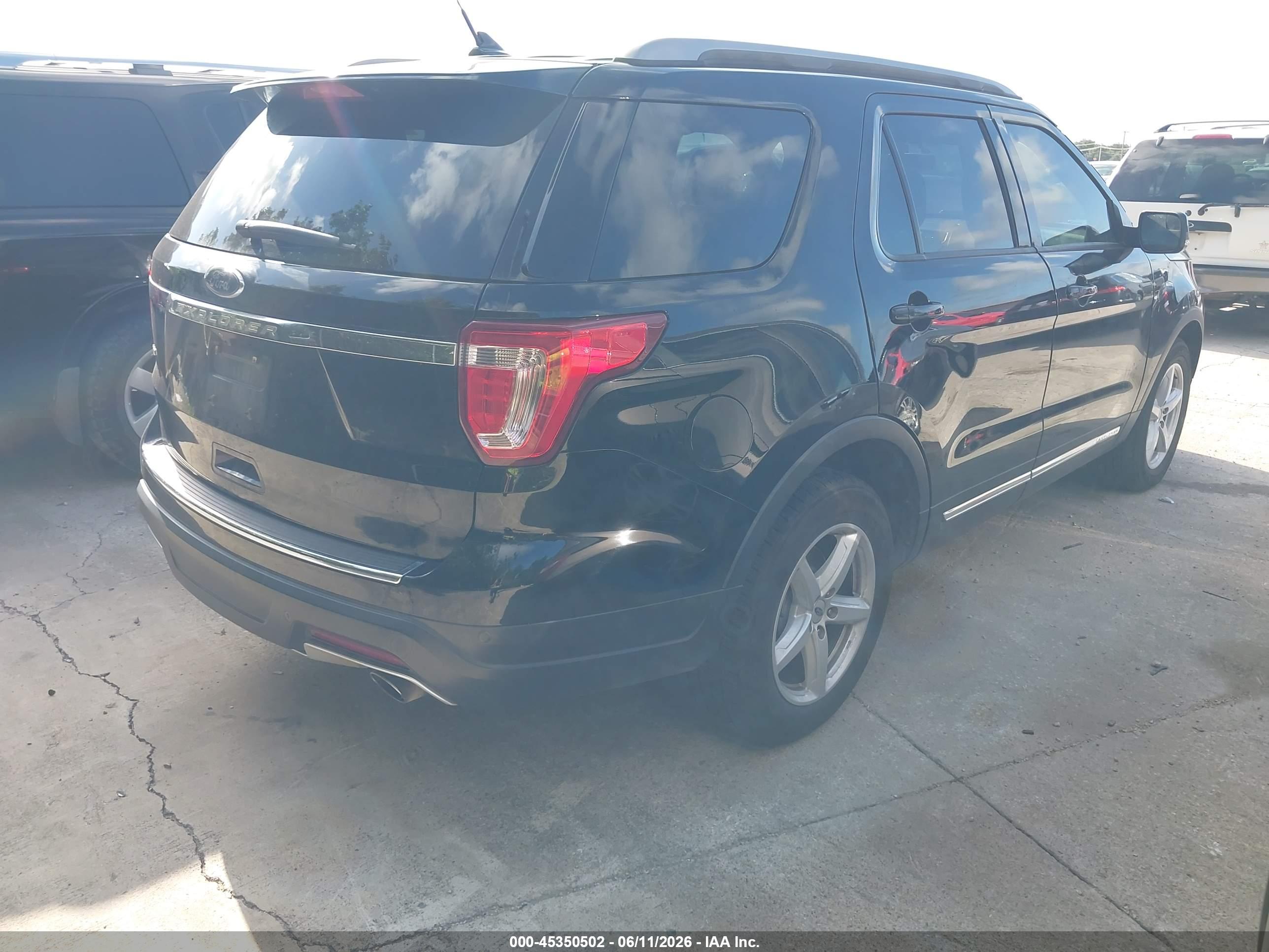 FORD EXPLORER image 4